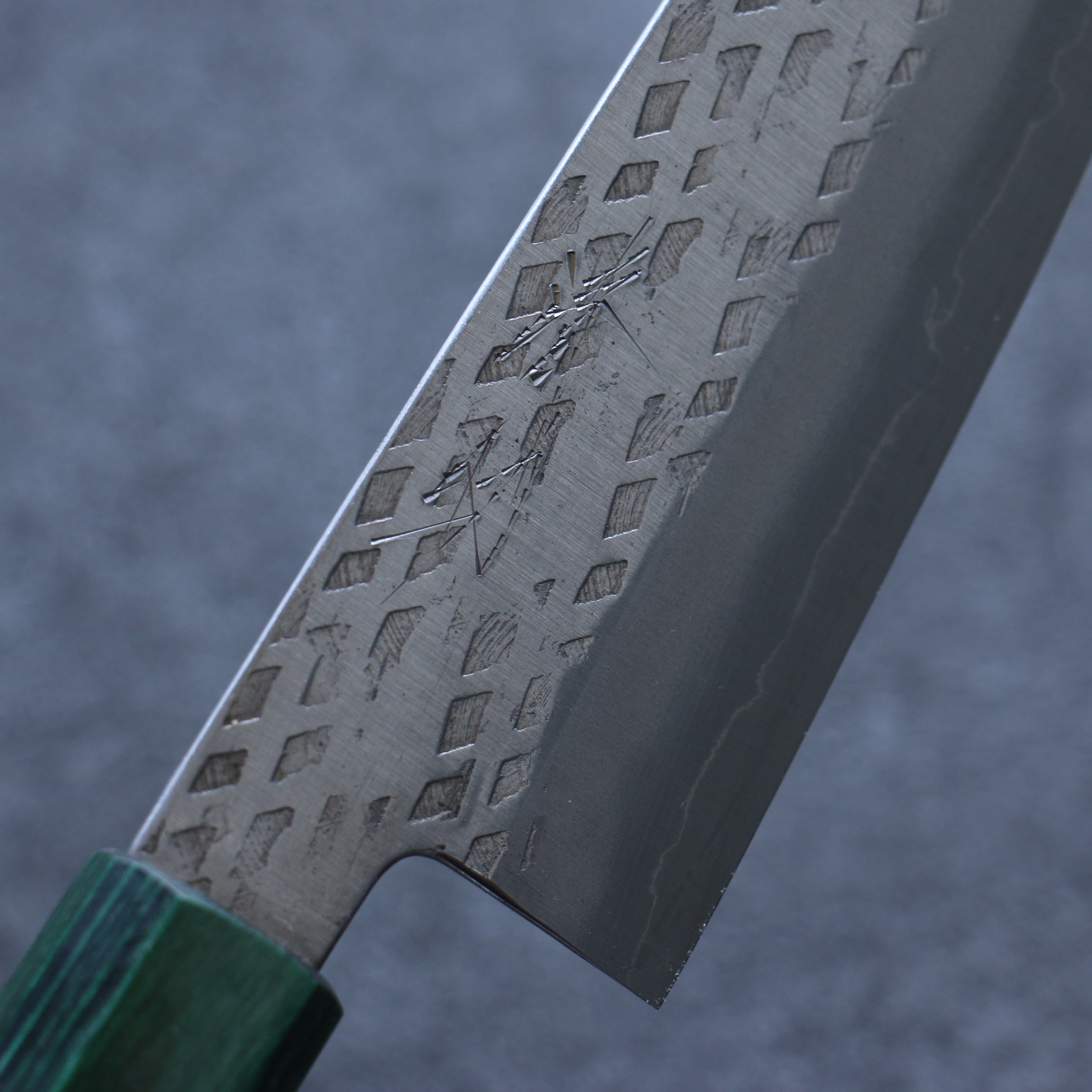 Premium Seisuke Silver Steel No.3 Hammered Santoku Knife 165mm - Japanese Chef Knife with Walnut & Double Green Pakka Wood Handle - Perfect for Slicing, Dicing & Chopping Vegetables, Meat & Fish