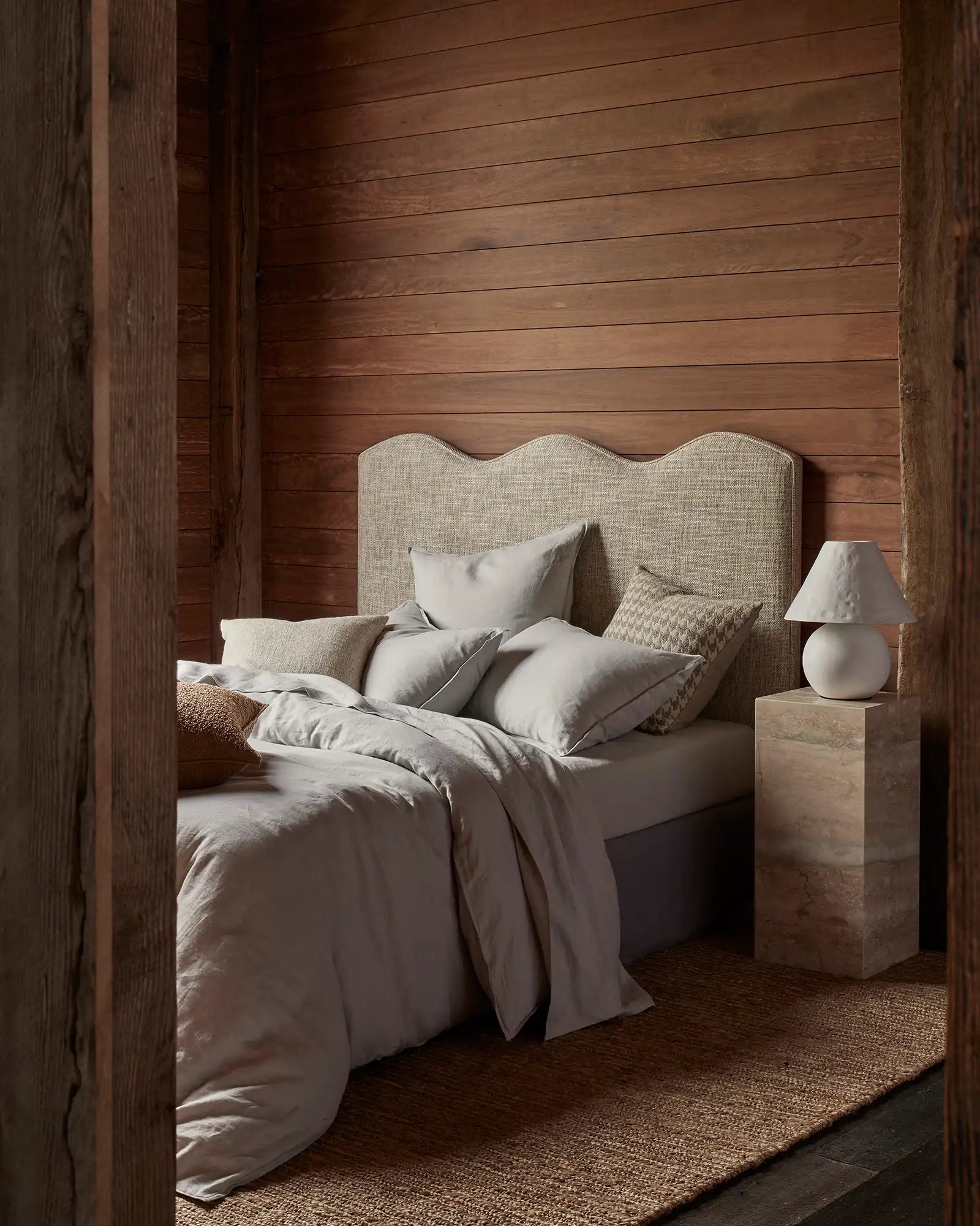 Ravello Silver Fitted Sheet - Queen Size, Deep Pocket, Wrinkle-Free - Perfect for Guest Rooms & Luxury Bedding