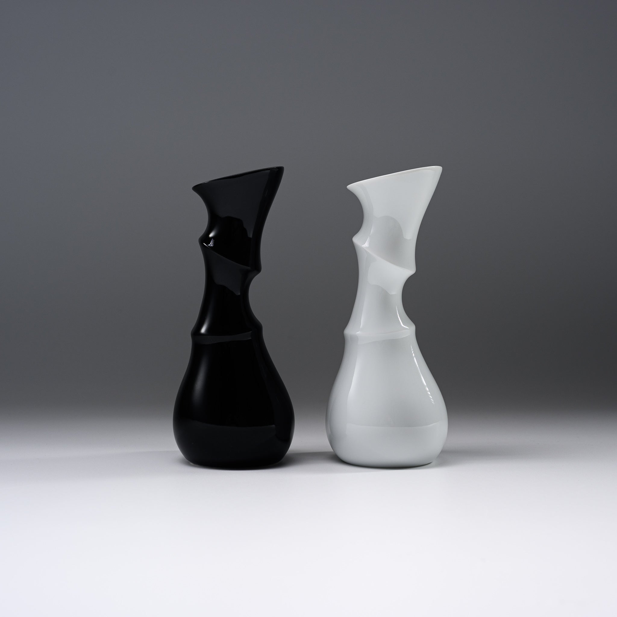 Modern White Porcelain Chiku Bamboo Vase - Elegant Japanese Futafushi Style Home Decor for Living Room, Dining Table & Wedding Centerpieces