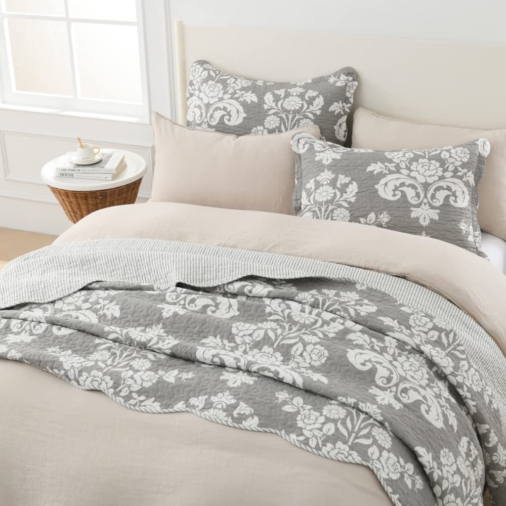 3-Piece King Size Quilt Set - 100% Soft Cotton Reversible Comforter with Gray Floral Pattern, Lightweight All-Season Bedding for Master Bedroom, Guest Room & Vacation Homes