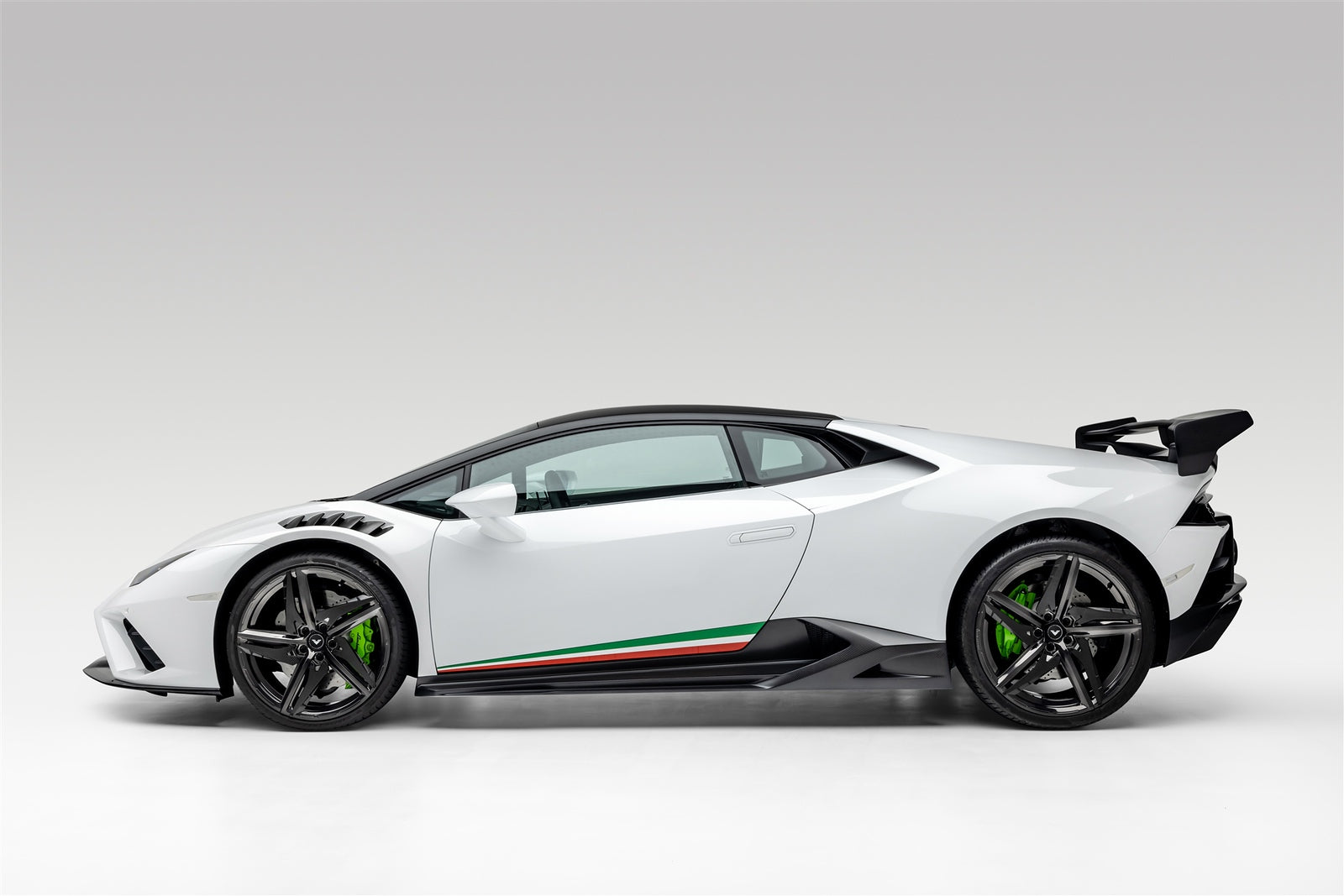 Lamborghini Huracan EVO 2WD Monza Aero Program CB 01 - High Performance Sports Car for Racing Enthusiasts | Perfect for Track Days and Supercar Events