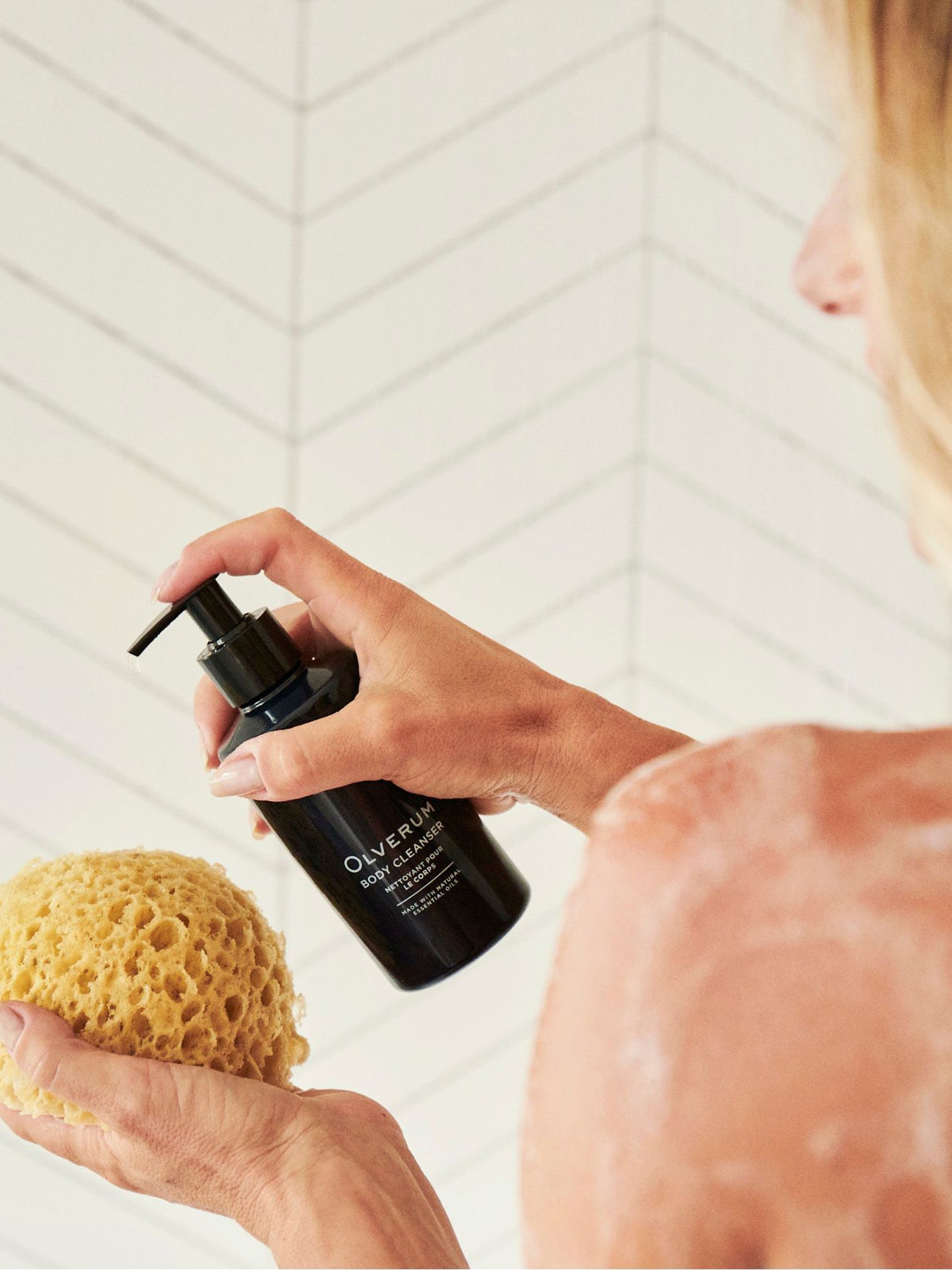 Olverum Body Cleanser - Natural Botanical Shower Gel for Sensitive Skin | Relaxing Aromatherapy Bath & Shower Experience | Perfect for Daily Use, Spa Days & Self-Care Rituals