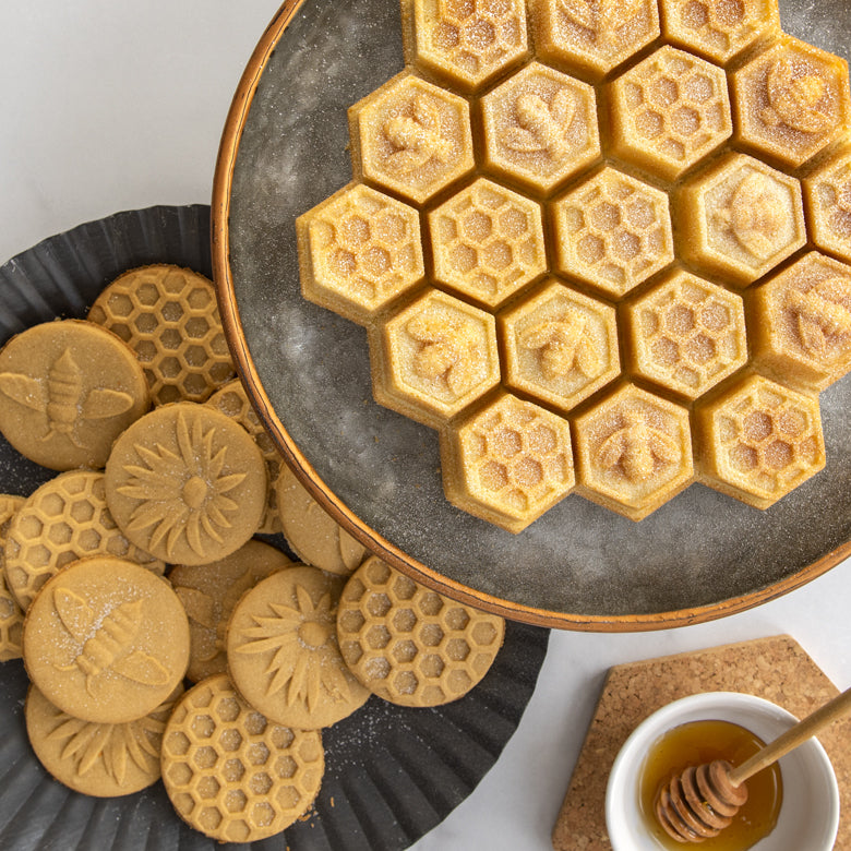 Nordic Ware 10 Cup Honeycomb Pull-Apart Baking Pan | Non-Stick Bundt Cake Mold for Perfect Desserts | Great for Holiday Baking, Parties & Family Gatherings