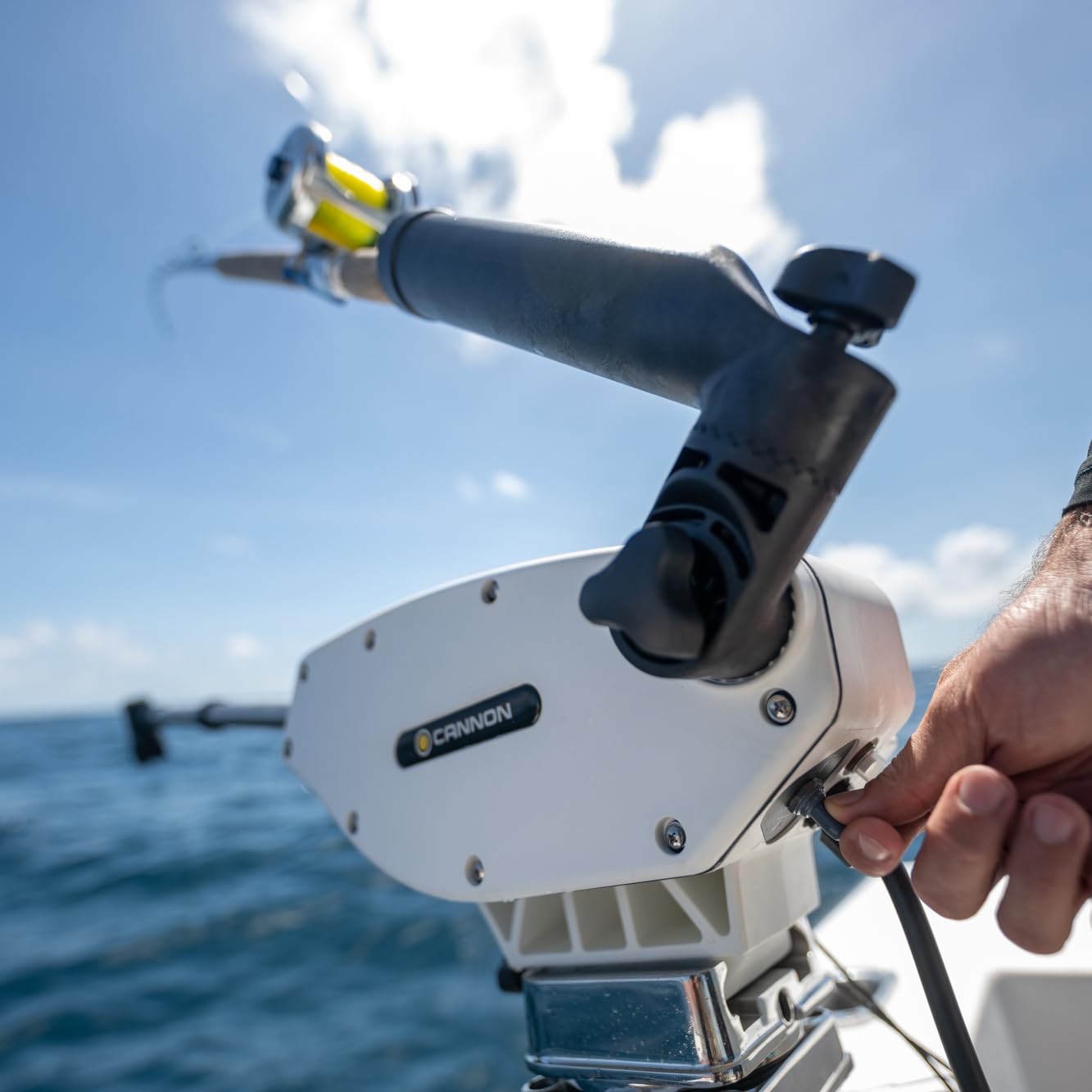 Cannon Magnum Series Electric Downriggers for Fishing - Heavy Duty Saltwater & Freshwater Trolling Motor with Auto Stop & Depth Control - Perfect for Deep Sea, Lake, and Offshore Angling