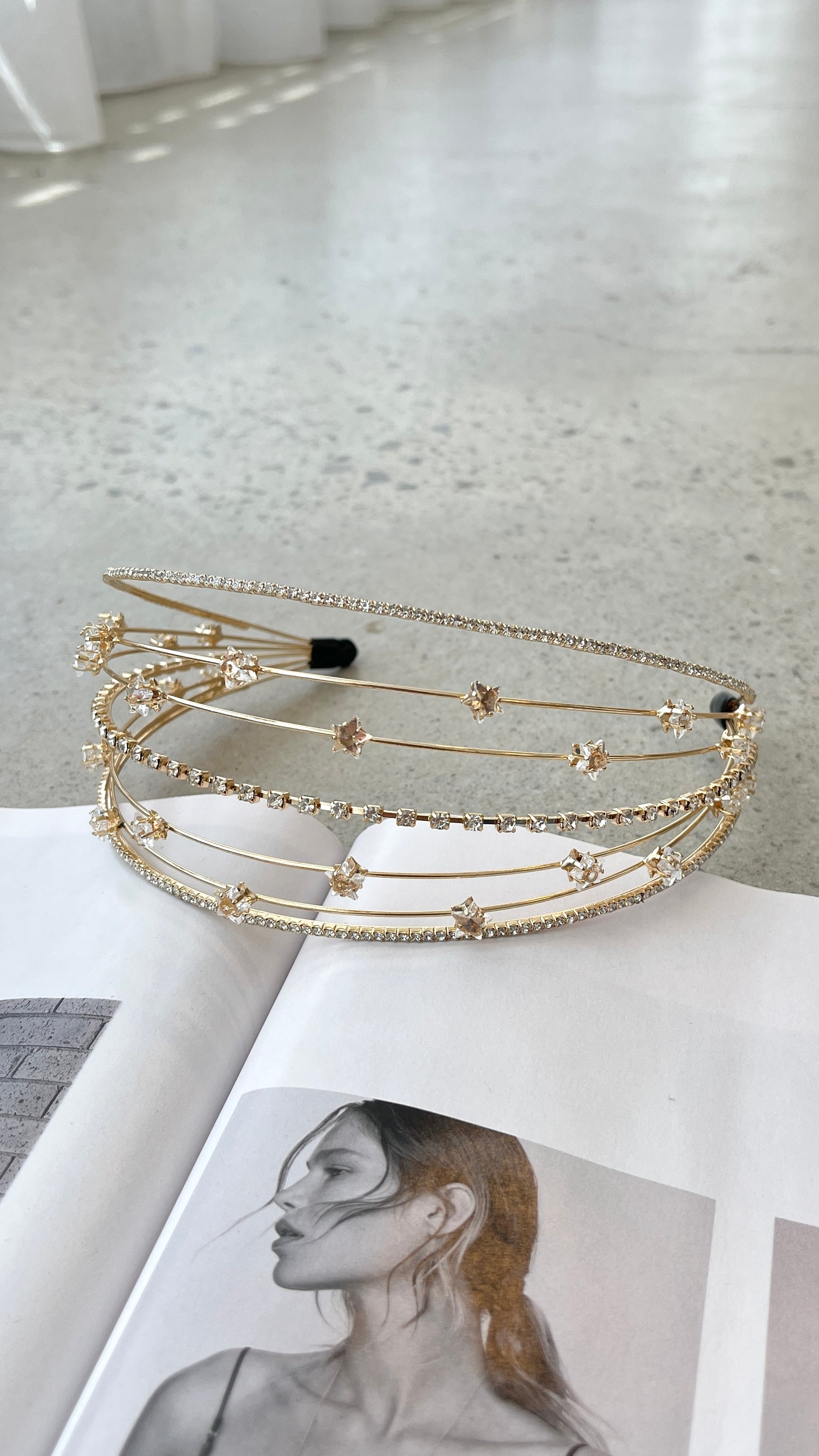 Astra Headband for Women - Elegant Gold Hair Accessory for Yoga, Running, and Everyday Wear