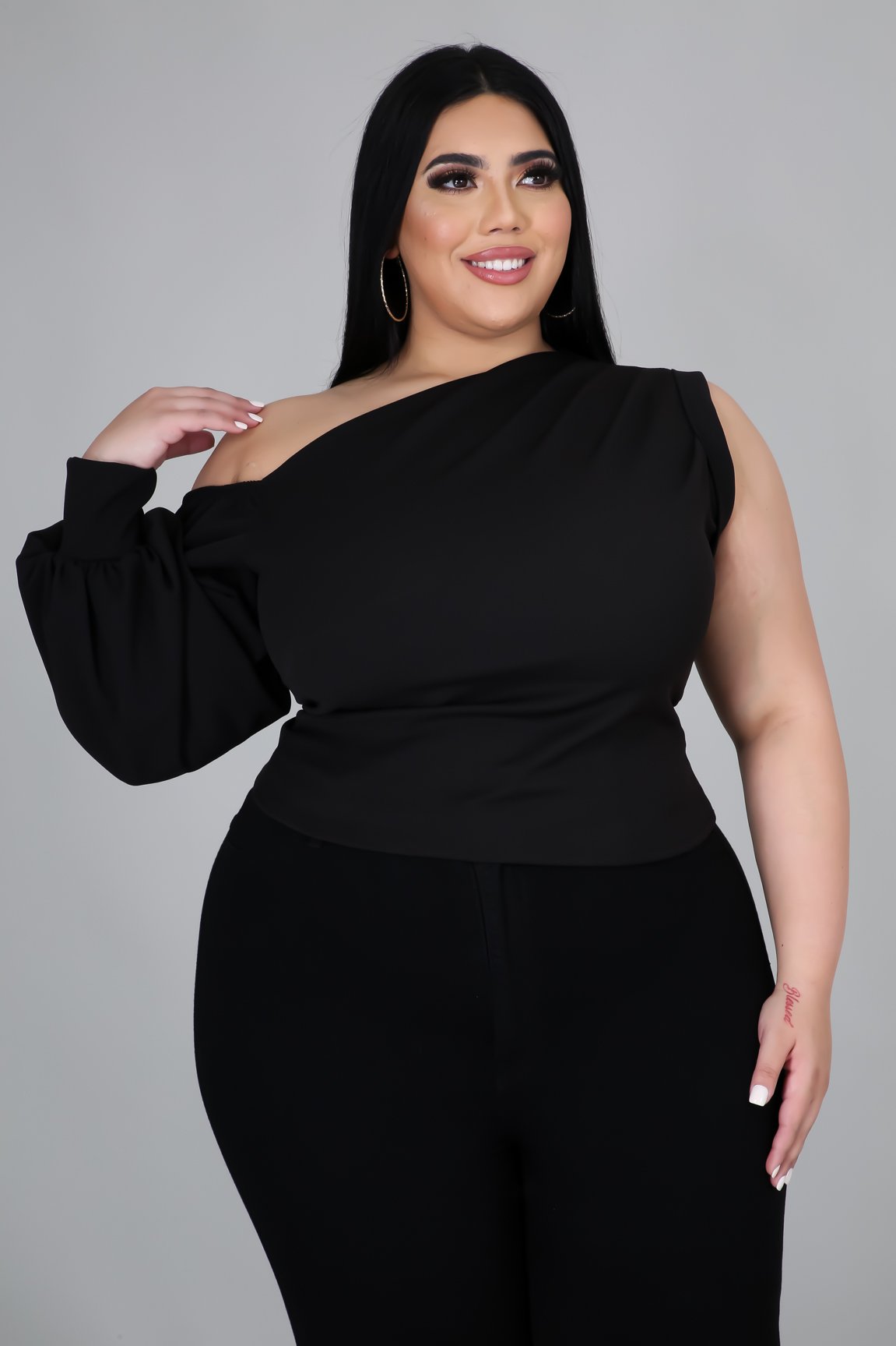 Deyna Women's Curve Black V-Neck Top - Flattering Fit for Casual Wear & Everyday Outfits