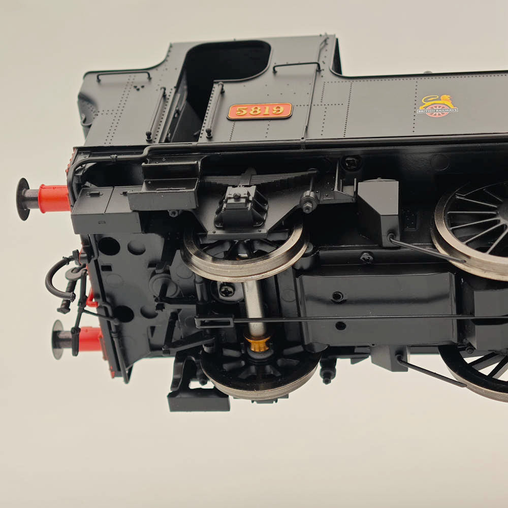 Dapol 7S 006 052 O Gauge 58xx Class BR Early Crest Black 5819 21DCC Locomotive - Model Train for Collectors & Railway Enthusiasts - Perfect for Display & Layout Scenes
