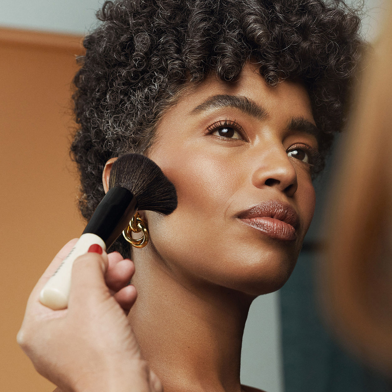 Bobbi Brown Bronzing Powder - Matte Finish, Buildable Coverage for a Natural Sun-Kissed Glow | Perfect for Contouring & Everyday Makeup