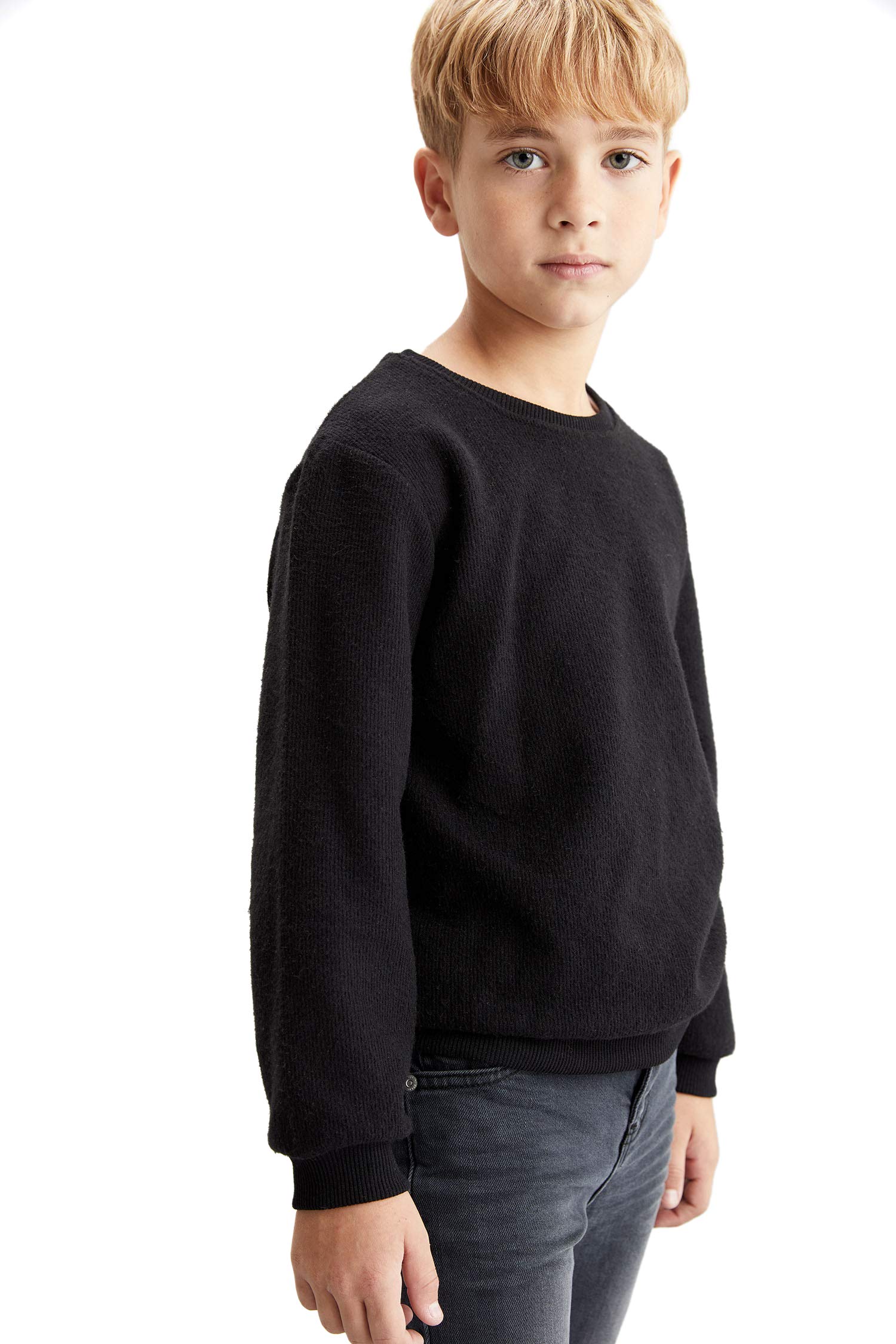 Boys Crewneck Sweatshirt - Long Sleeve Casual Pullover for Everyday Wear