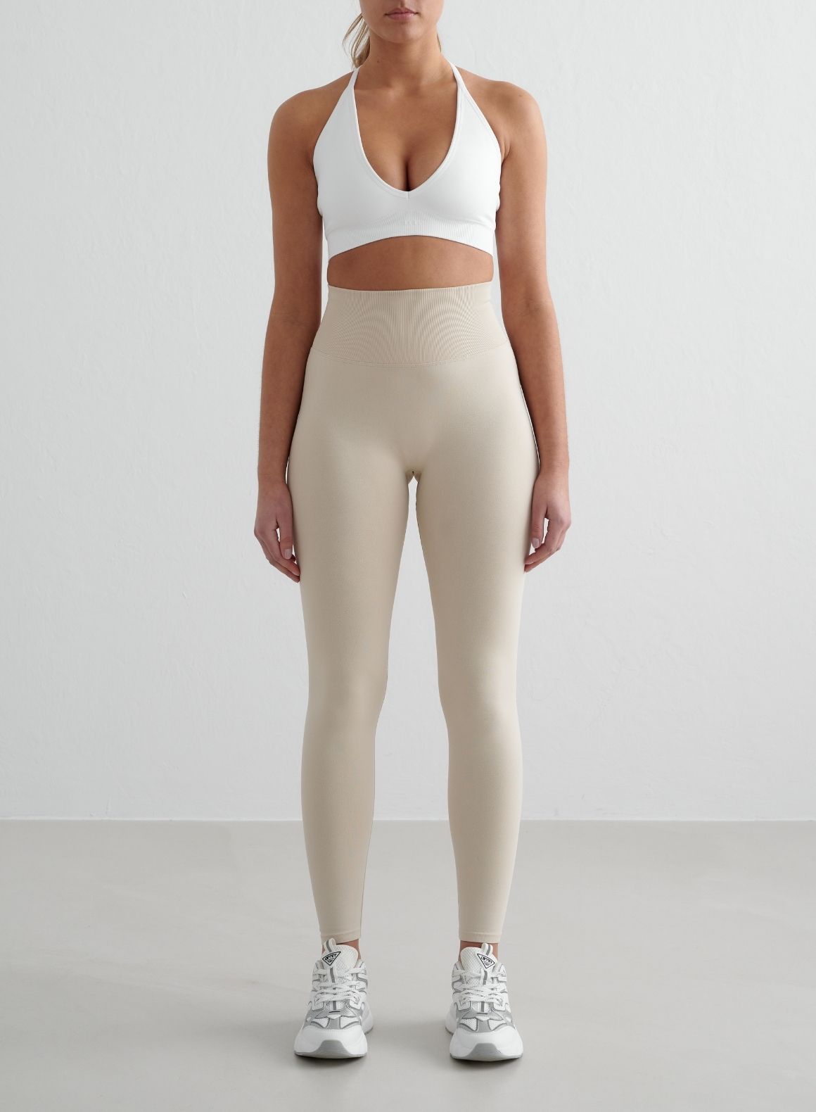 Seamless Cross Back Bra for Women - Comfortable White Shape Sports Bra - Perfect for Yoga, Gym & Everyday Wear