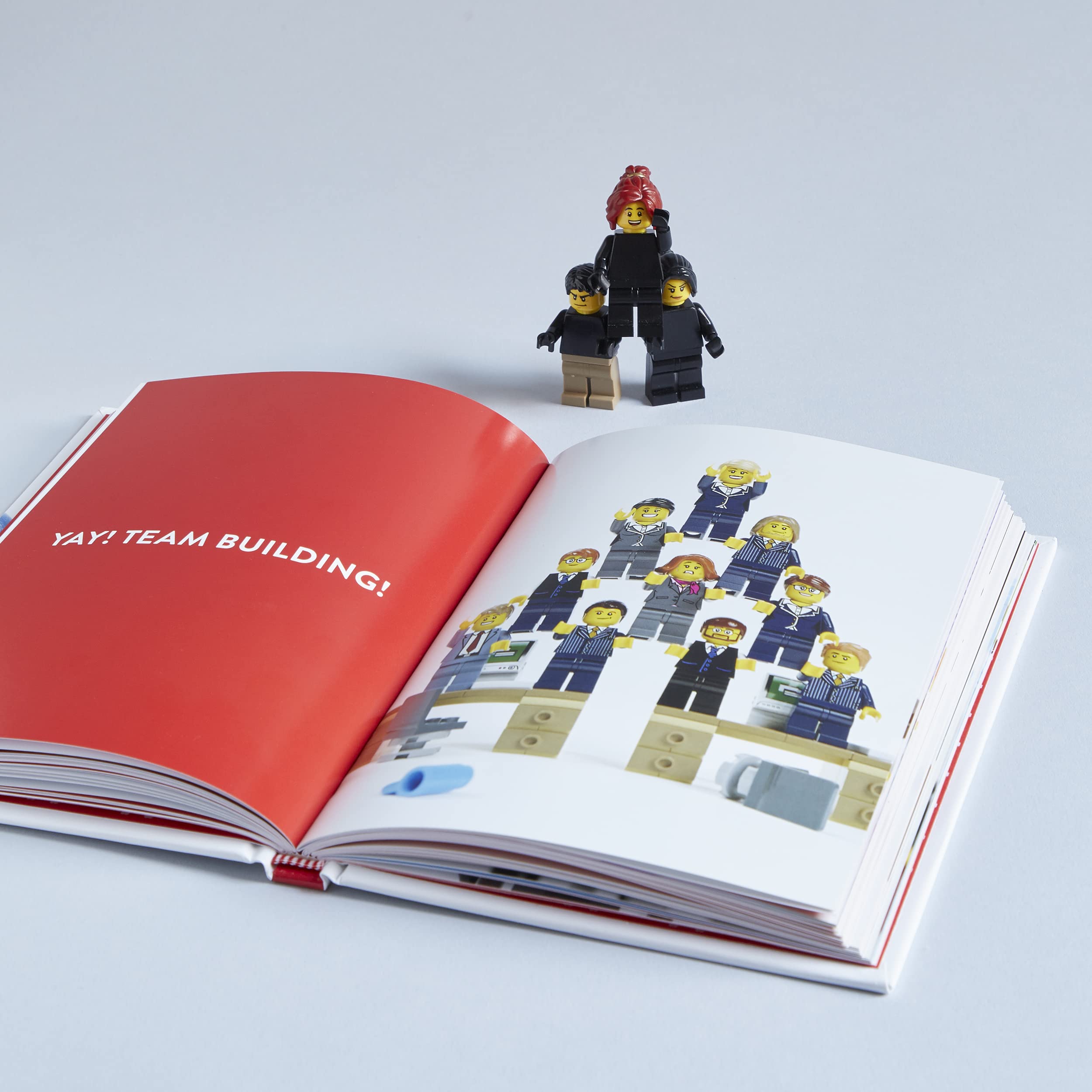 LEGO® We Just Click: Little LEGO Love Stories Book - LEGO x Chronicle Books Collaboration - Perfect Gift for LEGO Fans & Couples - Valentine's Day, Anniversary & Romantic Occasions