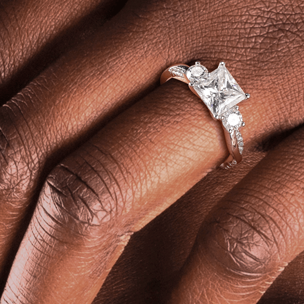 Twisted Band Princess Cut Three Stone Moissanite Engagement Ring for Women - Sparkling Wedding Proposal Jewelry Gift for Her - Perfect for Anniversaries, Valentine's Day & Special Occasions
