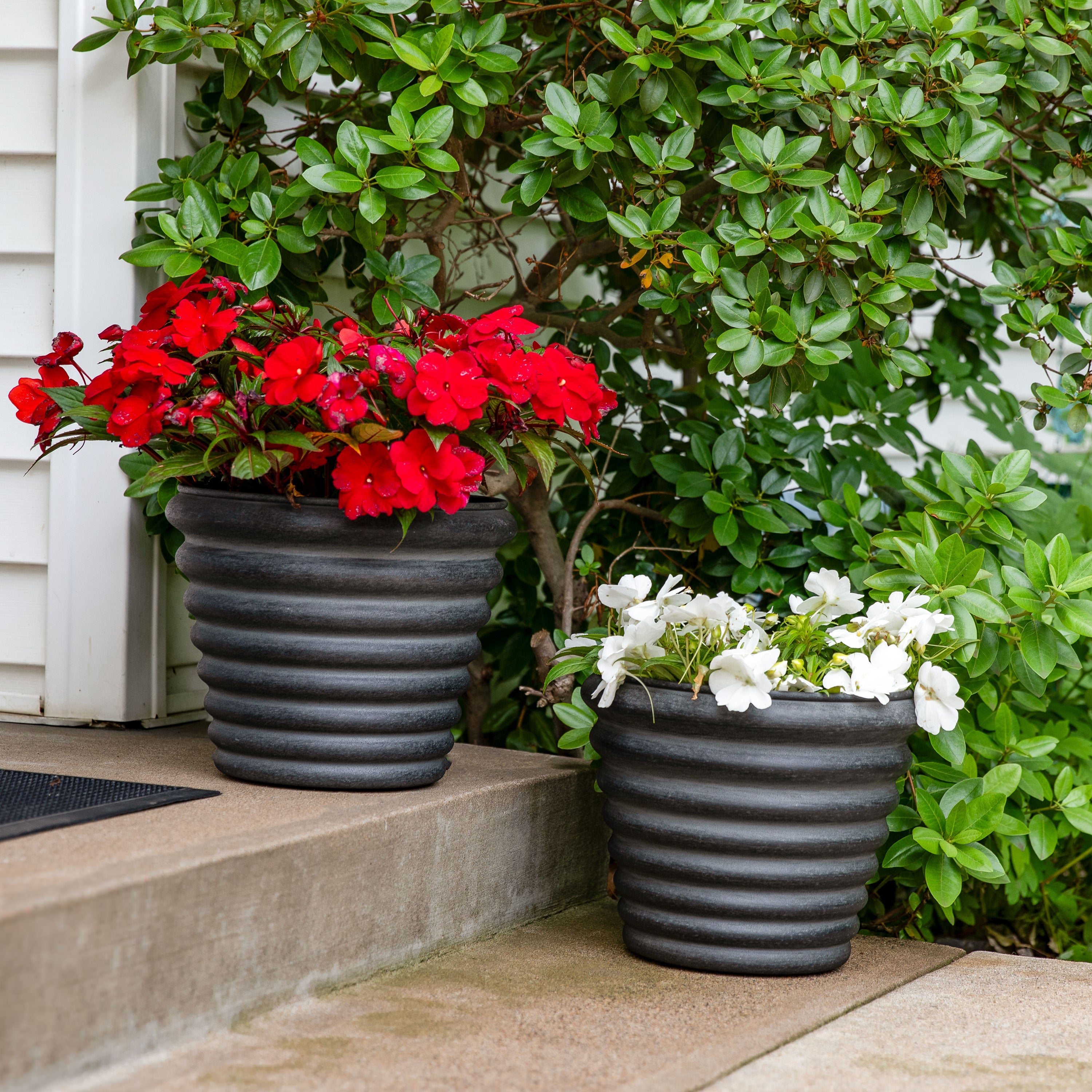 Sunnydaze Molly 12.5 Inch Metal Outdoor Planters - Rust-Resistant Garden Pots for Patio, Deck & Balcony Decor - Perfect for Flowers, Succulents & Herbs