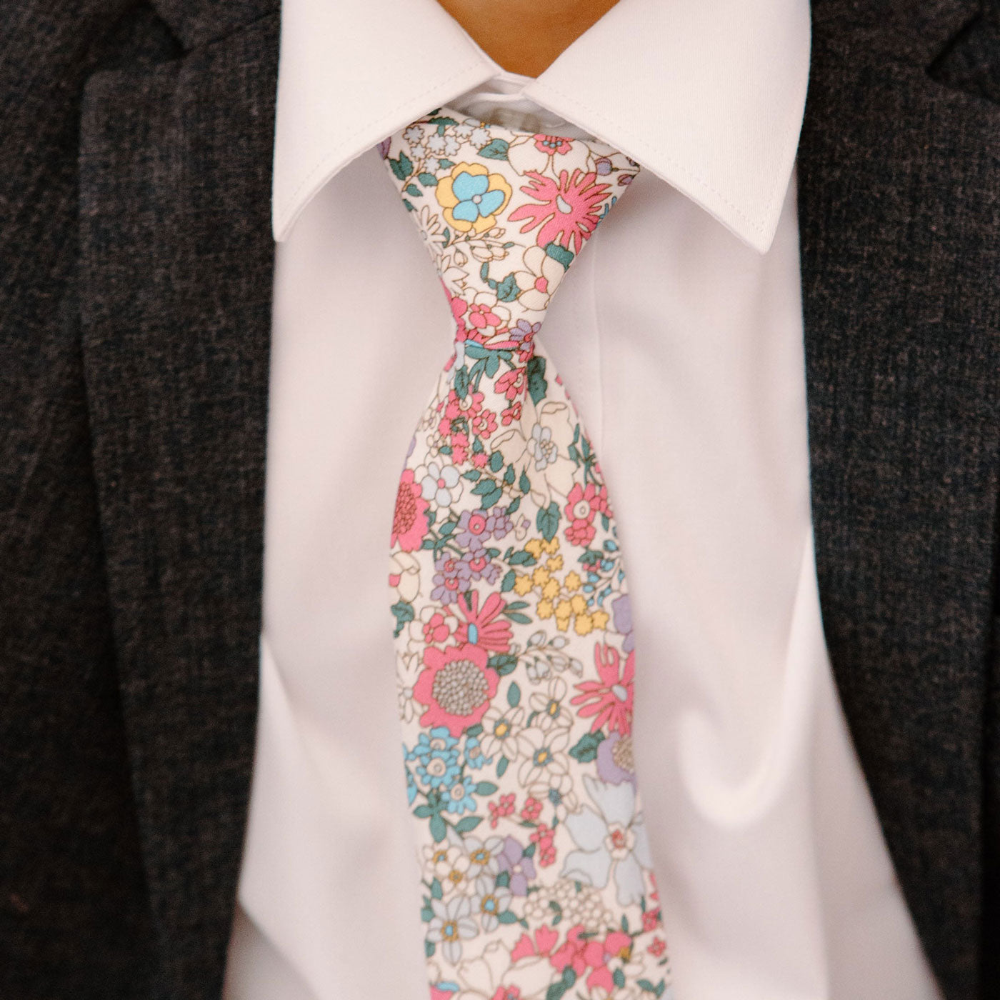 Floral Boys' Tie - Stylish Blooming Flower Necktie for Kids, Perfect for School, Weddings & Special Occasions
