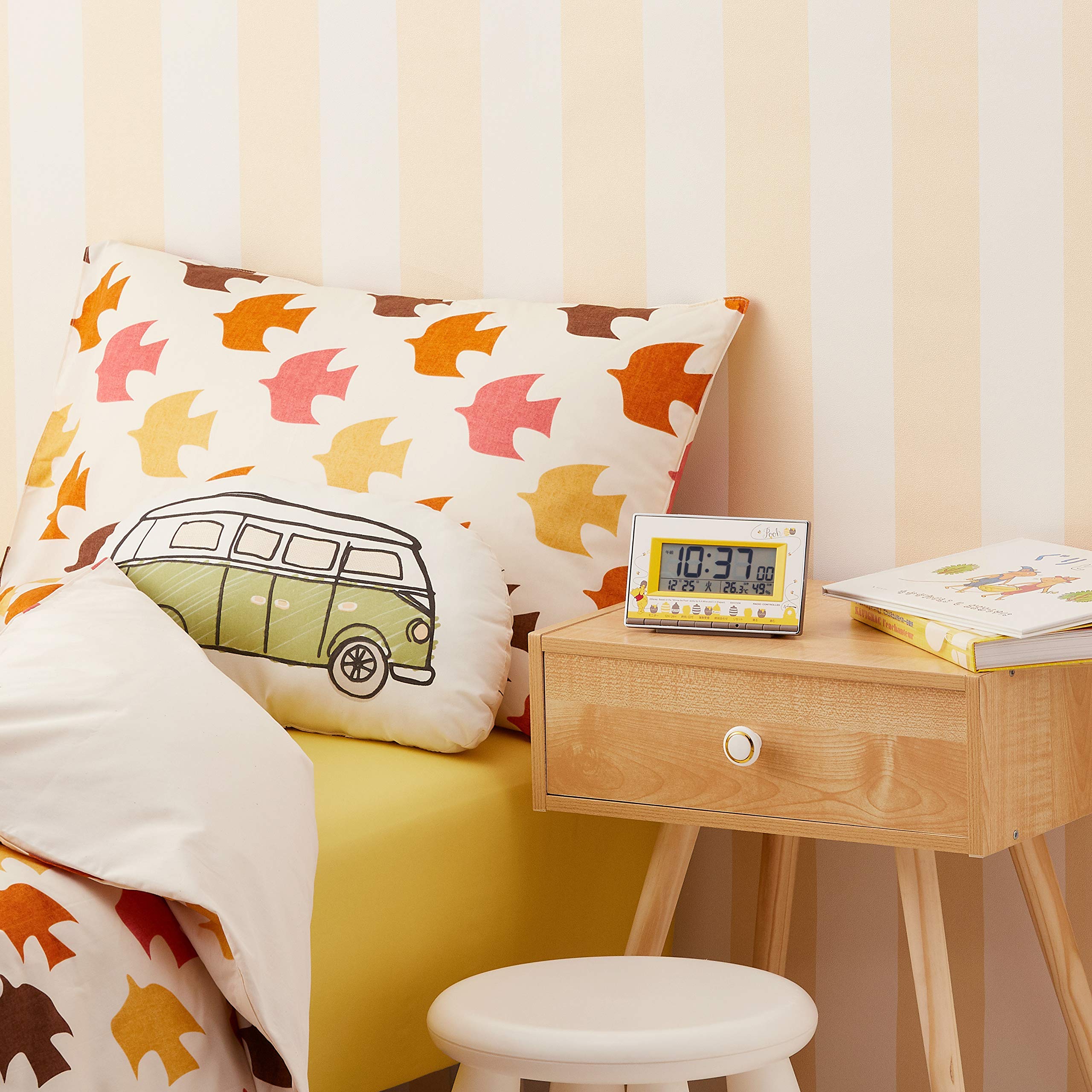 Winnie the Pooh Digital Alarm Clock with FM Radio - 8RZ133MC08 - Perfect for Kids' Bedrooms, Nurseries, and Disney Themed Rooms