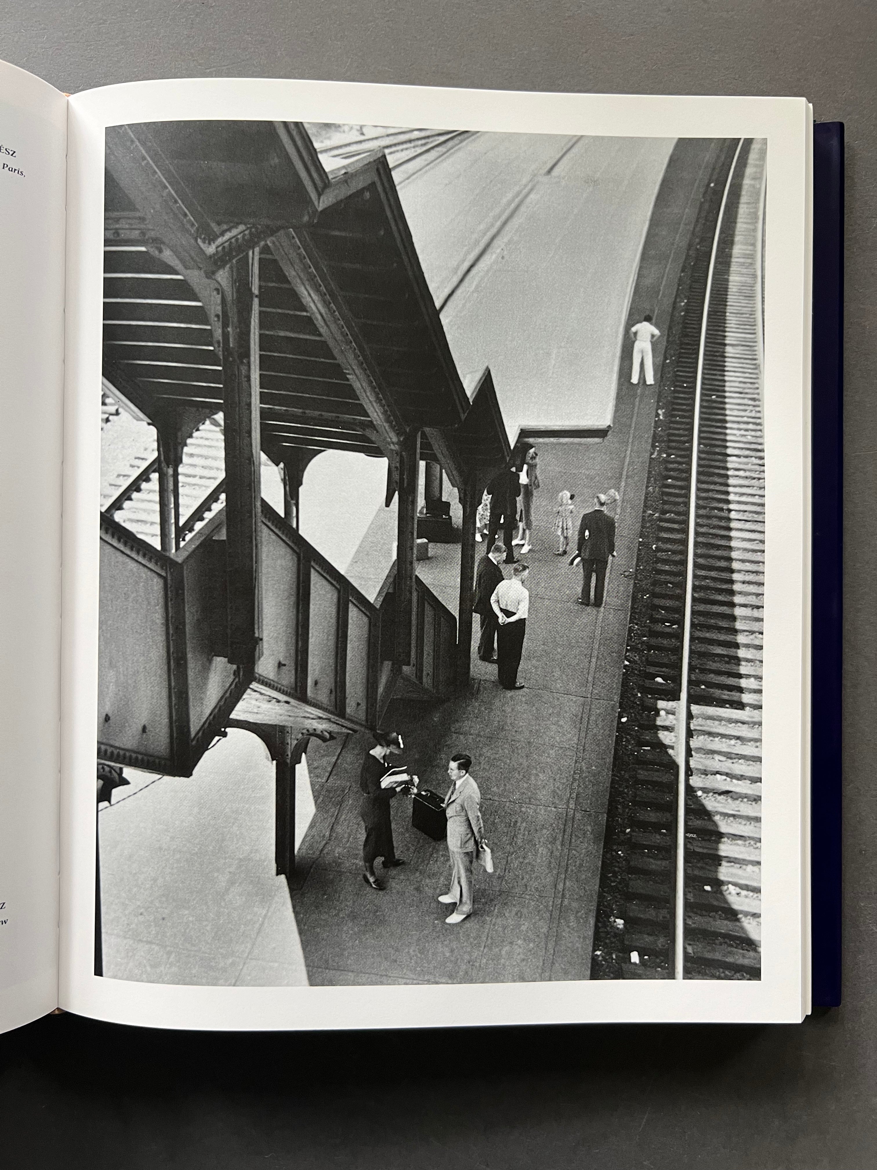 Bystander: A History of Street Photography - Explore Urban Life & Cultural Moments | Perfect for Photography Enthusiasts & History Lovers