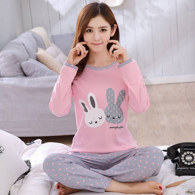 Women's Comfortable Sleepwear Pajamas Set - Soft & Breathable Nightwear for Lounge & Sleep - Perfect for Relaxing at Home or Travel