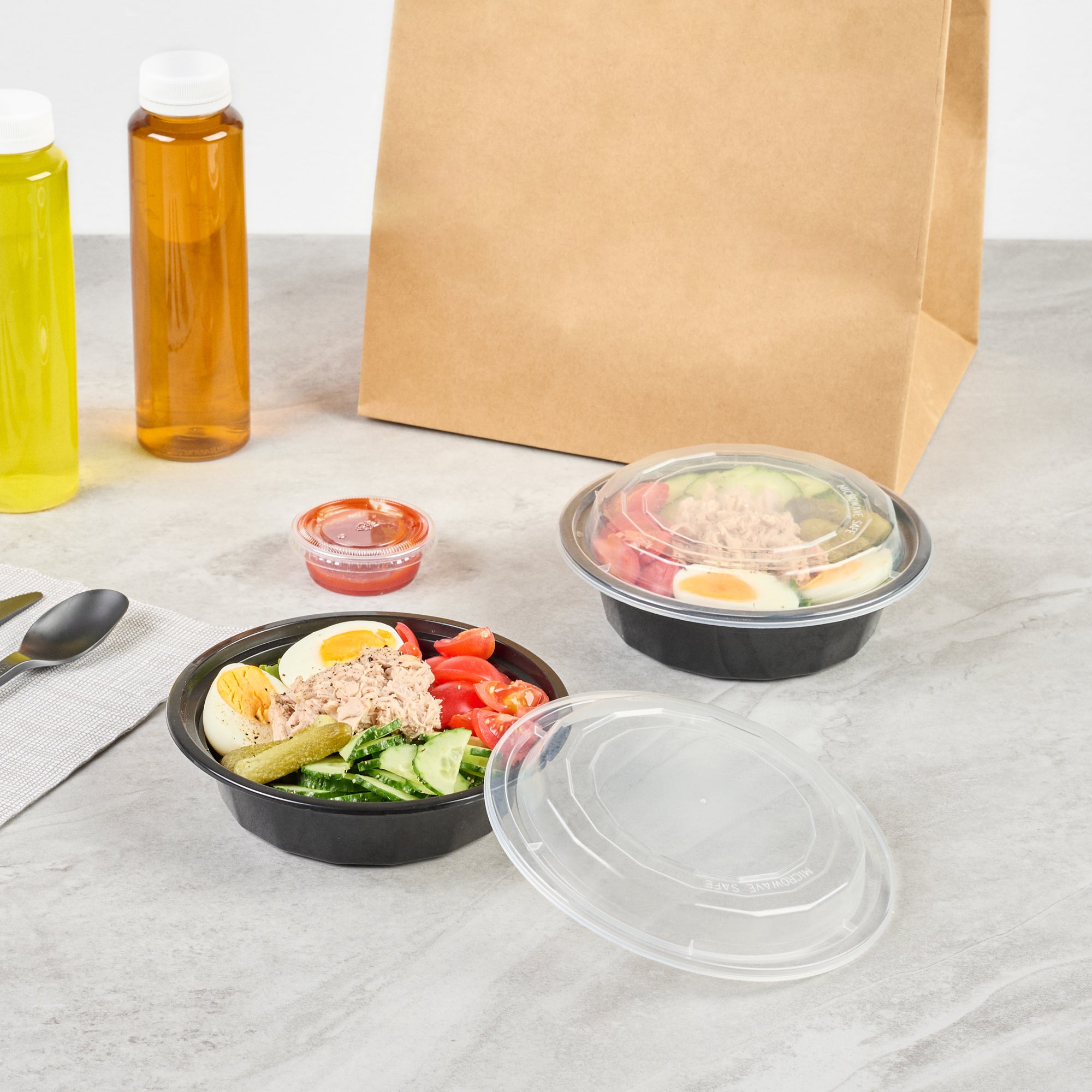 16 oz Round Black Plastic To Go Containers with Clear Lids - 100 Pack, Microwave Safe (6.25