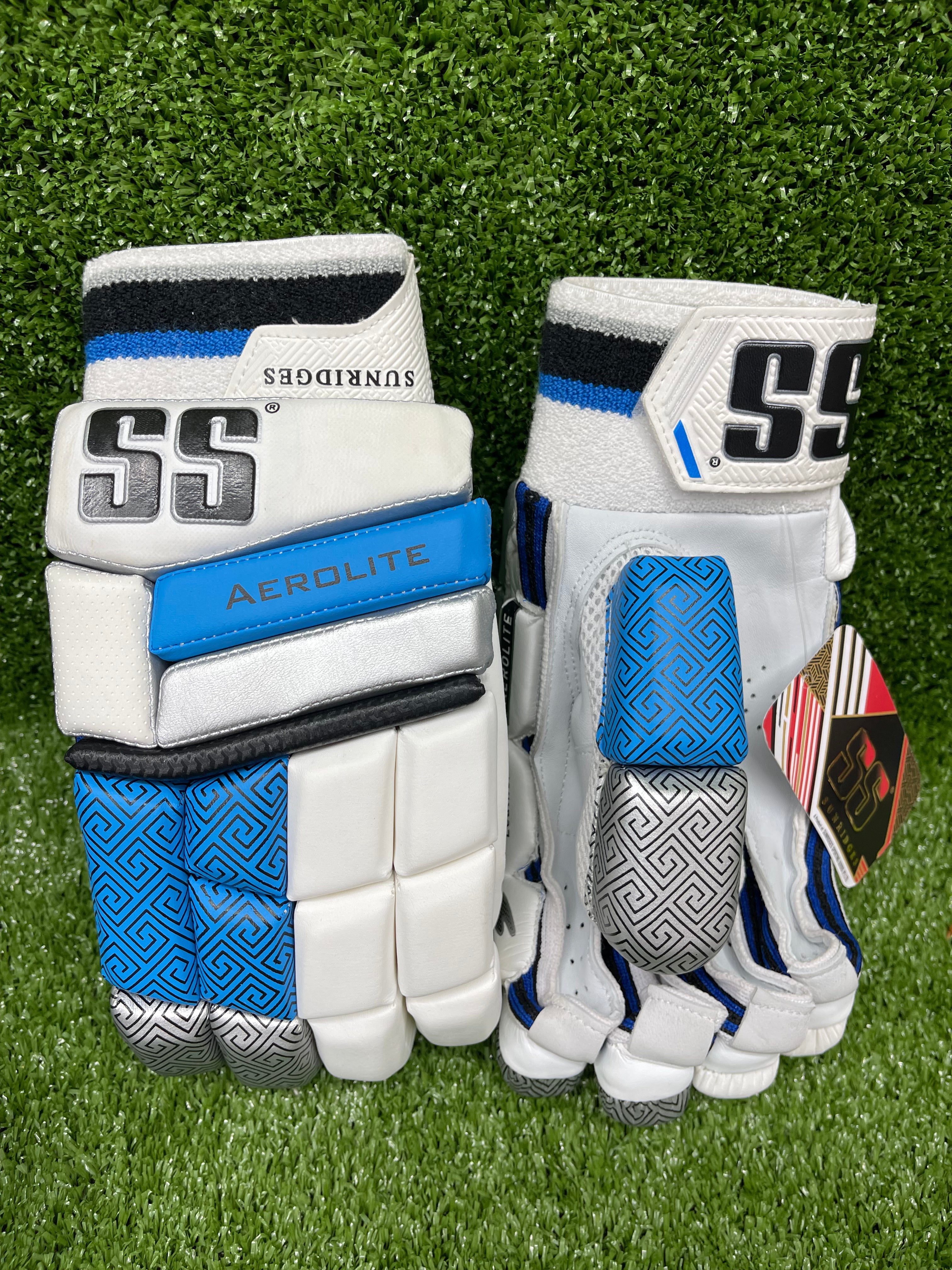 SS Aerolite Junior/Youth Cricket Batting Gloves - Lightweight Protective Gear for Young Players - Perfect for Practice, Matches & Training Sessions