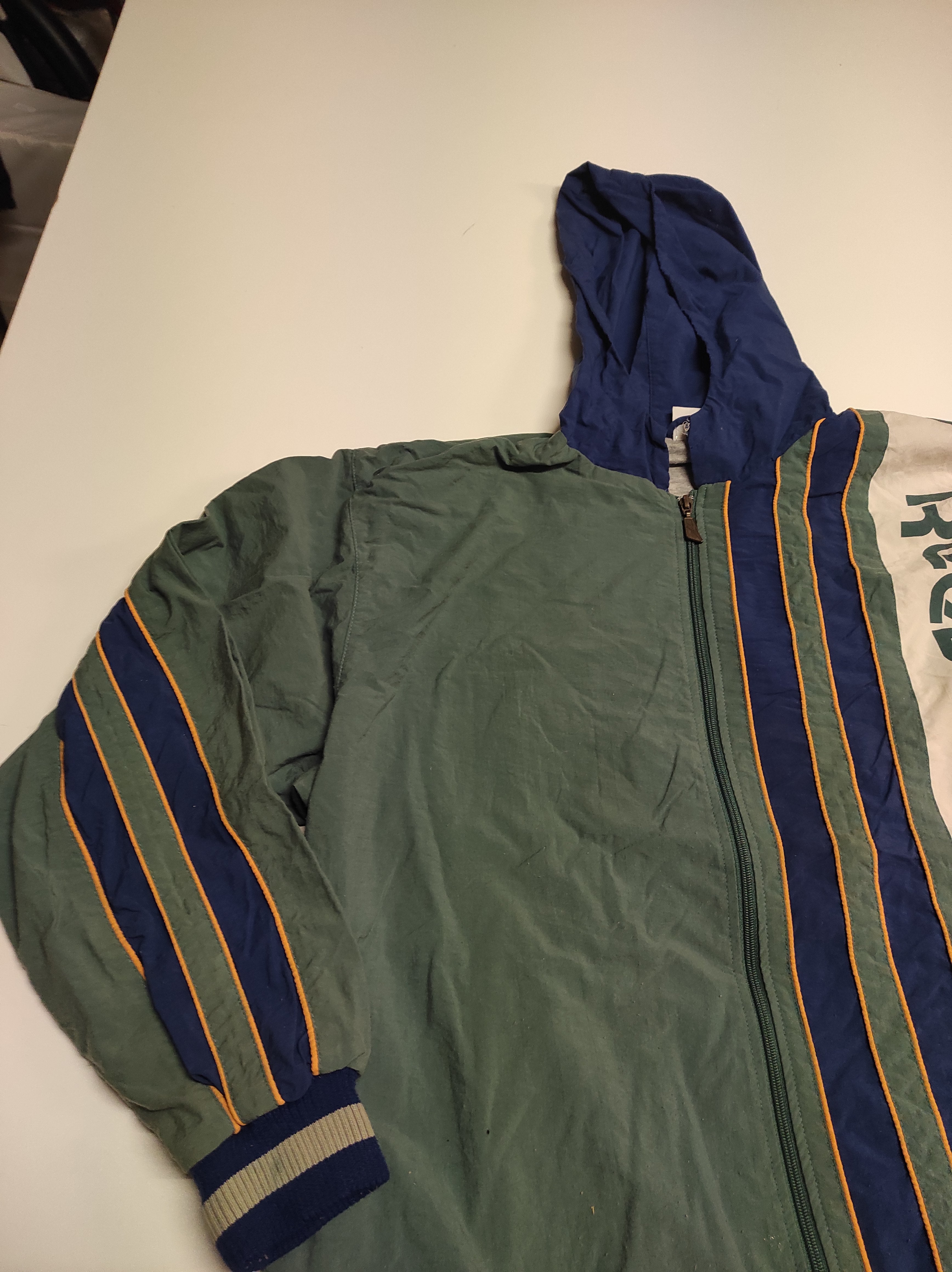 Reebok Vintage Track Jacket #9844 - Classic 90s Retro Style for Men & Women | Perfect for Running, Gym & Casual Wear