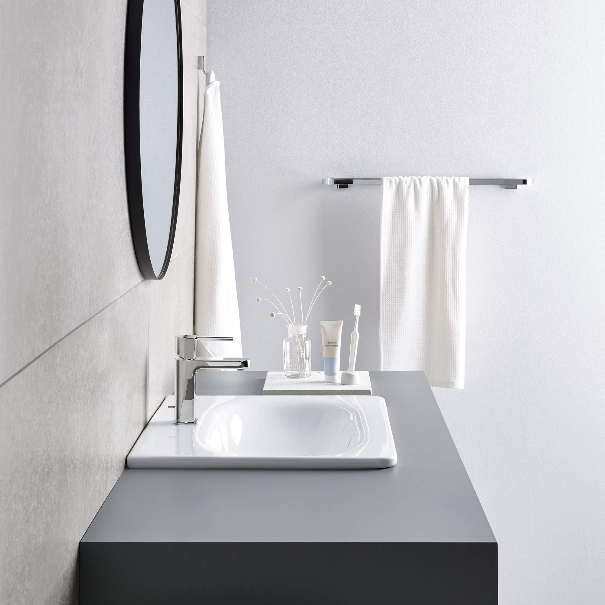 GROWE 41056000 Chrome Selection Towel Bar - Premium Bathroom Accessory for Modern Homes, Perfect for Towel Storage & Bathroom Organization