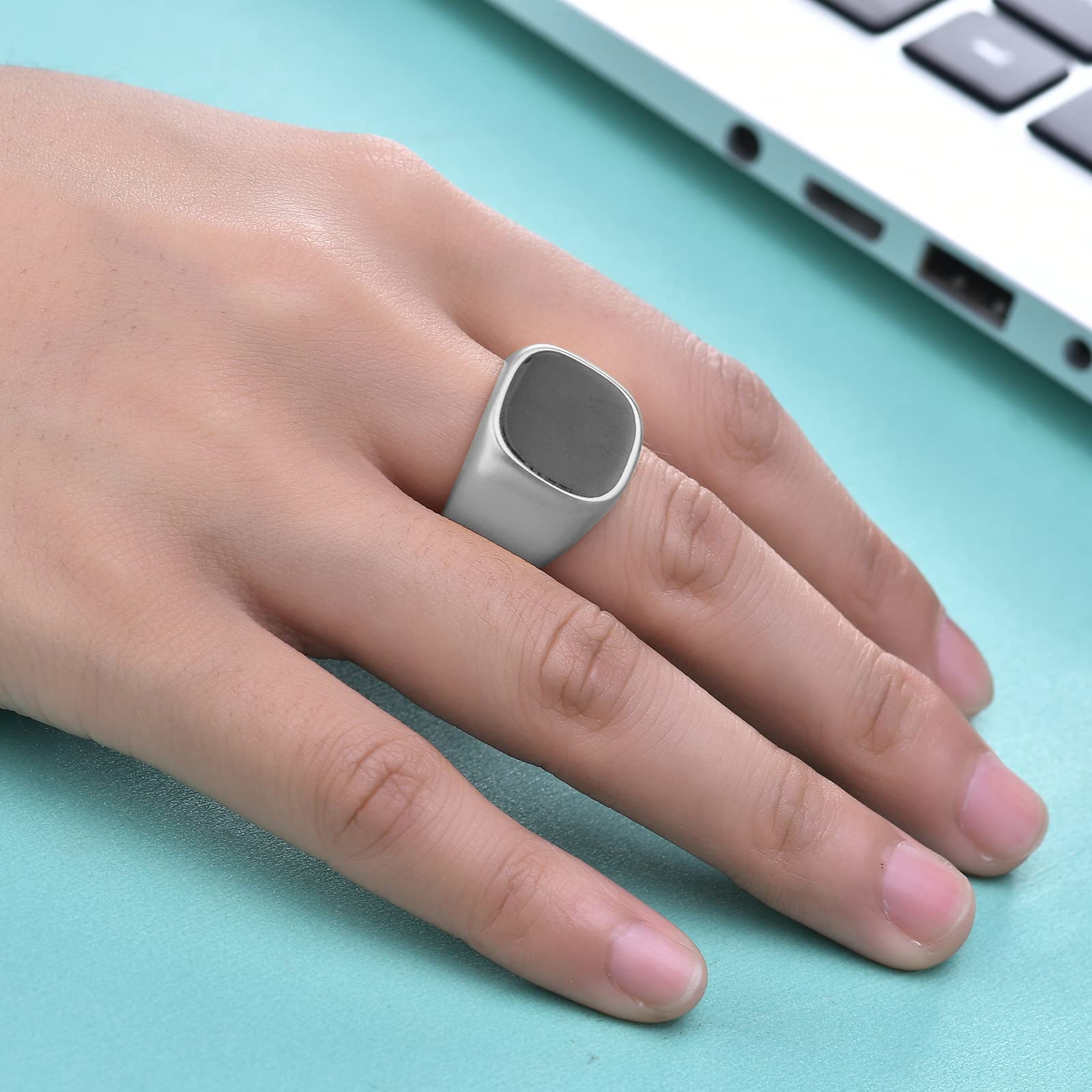 VQYSKO Stainless Steel Signet Rings for Men & Women - Solid Polished Biker Ring in Silver, Gold & Black | Perfect Gift for Dad, Boyfriend & Loved Ones (Sizes 4-15) | Ideal for Weddings, Parties & Everyday Wear