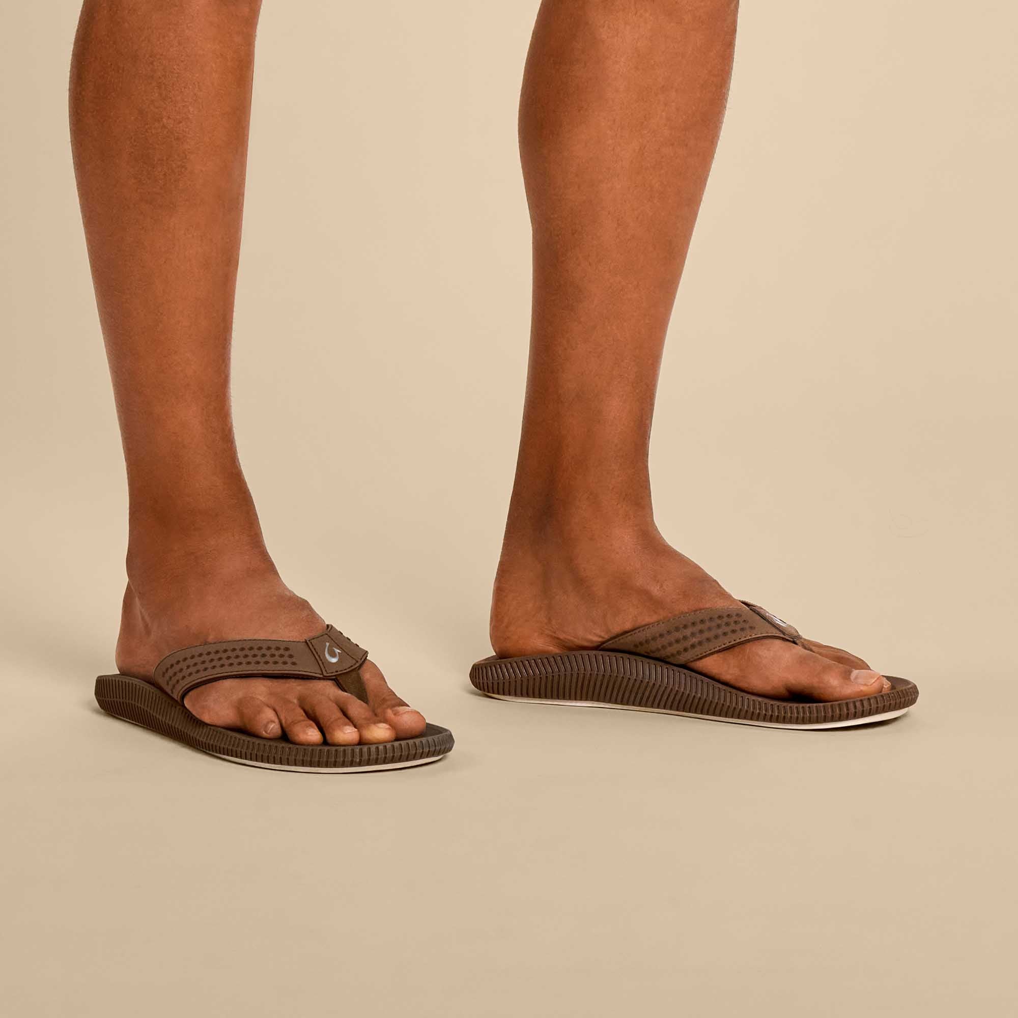 Ulele Men's Beach Sandals - Mustang Style Comfortable Flip Flops for Summer, Pool, and Outdoor Activities