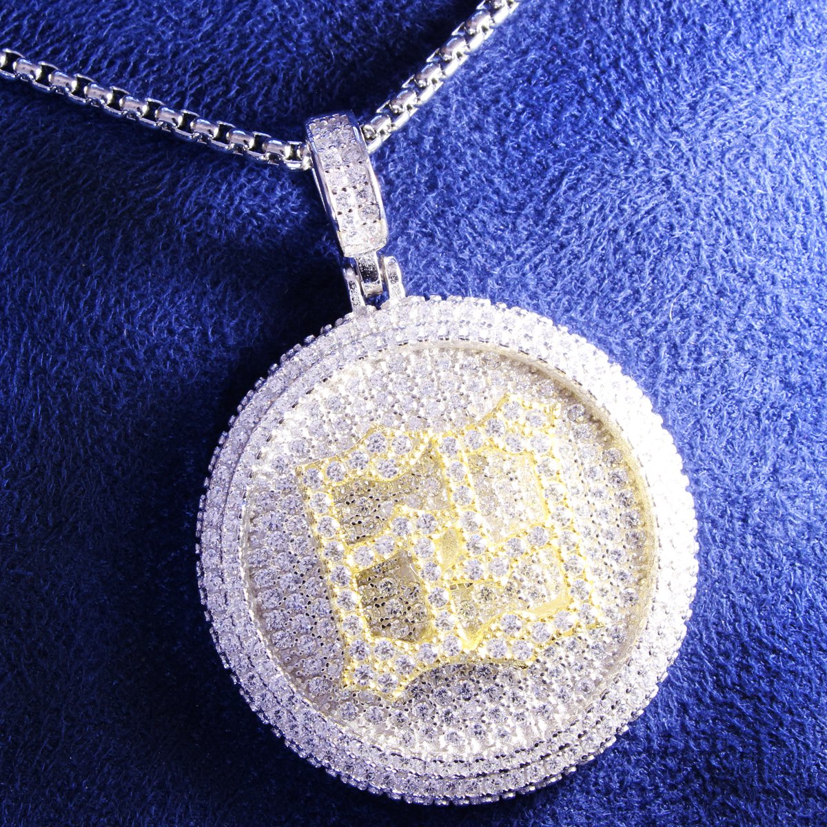 69 Two Tone Circle Spinner Pendant Chain - Hip Hop Jewelry for Rappers & Music Lovers - Perfect for Concerts, Streetwear Fashion & Gift Giving