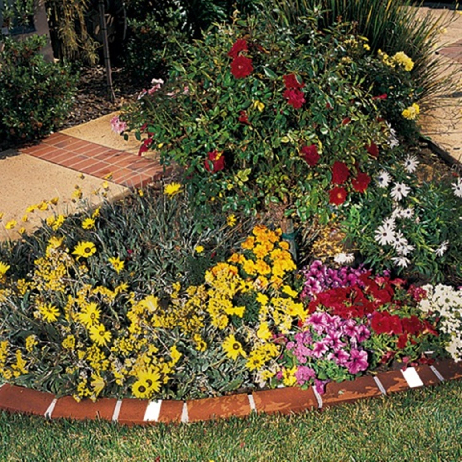 Decorative Plastic Brick Edging with 4 Built-In Solar Lights - 20-Foot Landscape Border Kit in Terra Cotta Orange (Argee RG820S) for Garden Pathways, Flower Beds & Yard Decor
