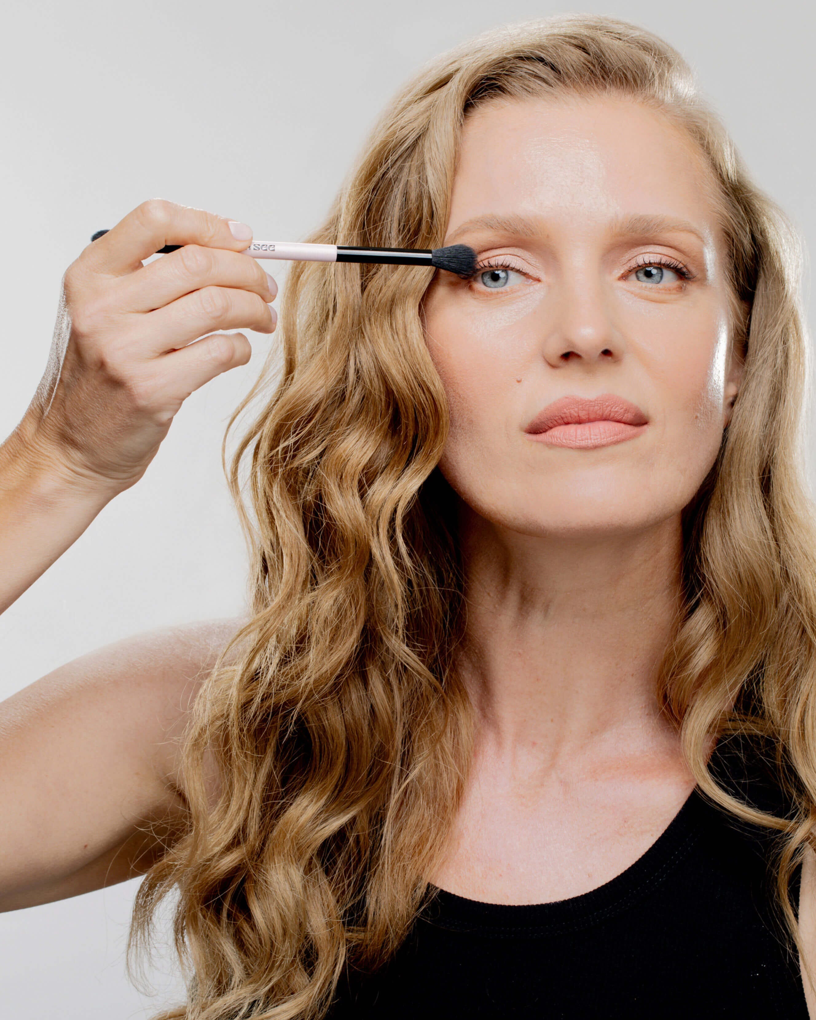 Best Liquid Eyeshadow Brush for Flawless Makeup Application - Soft Synthetic Bristles for Seamless Blending - Perfect for Everyday Use & Professional Makeup Artists