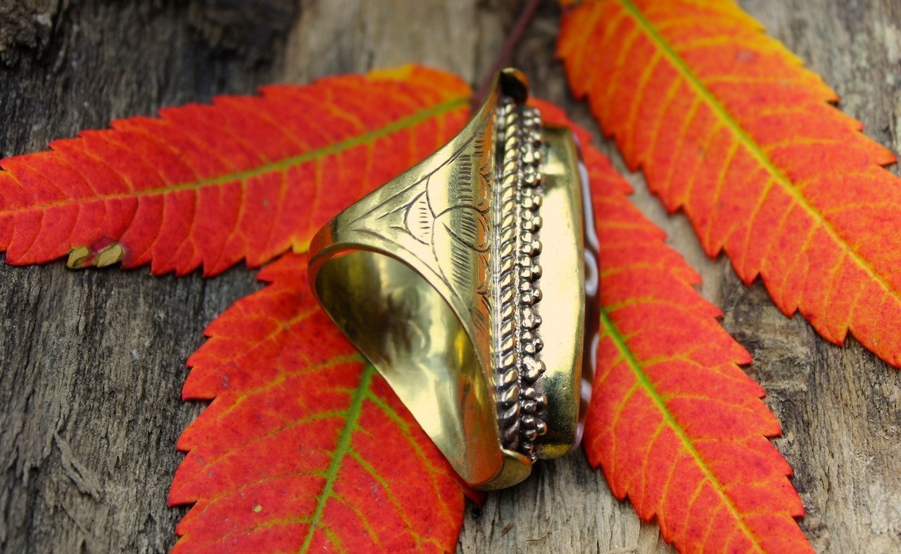 4 Eye Dzi Bead Ring - Tibetan Buddhist Protection Jewelry for Men & Women - Perfect for Meditation, Spiritual Healing & Fashion Accessories