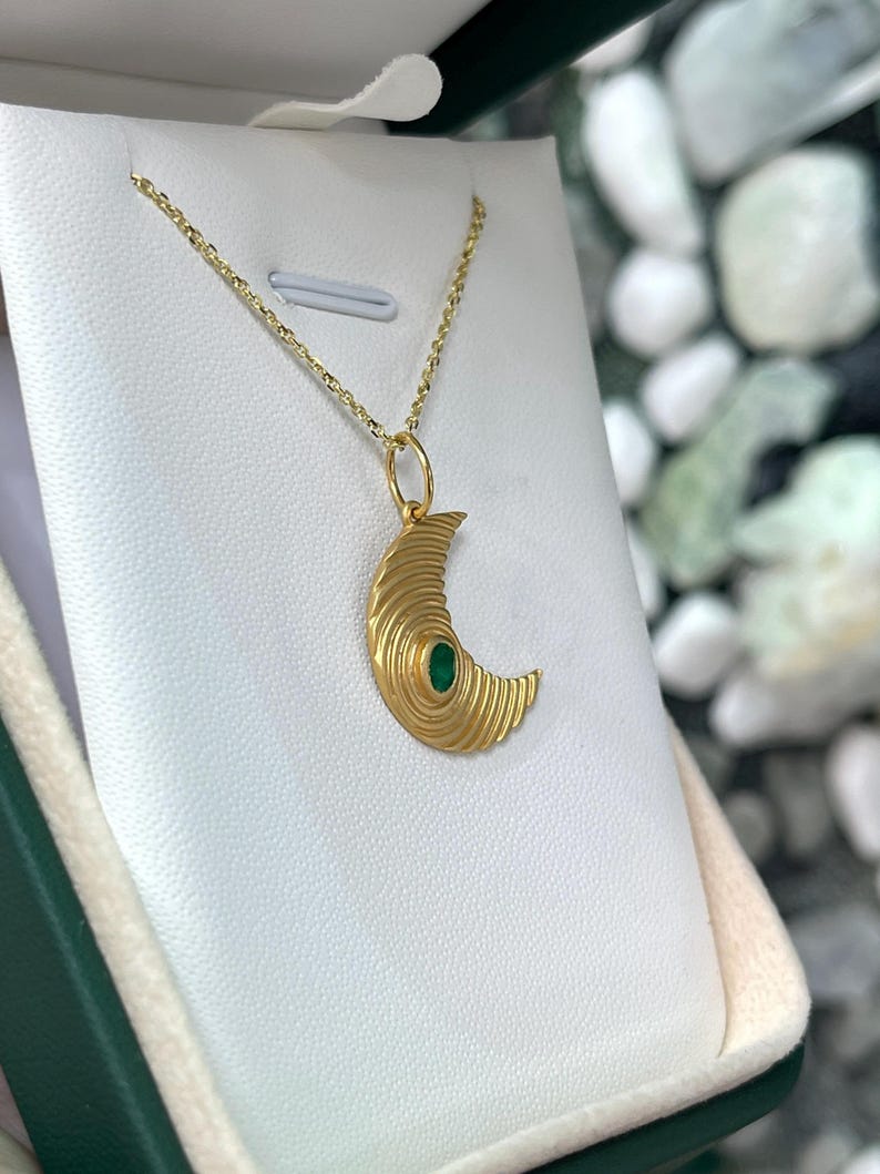 0.20ct 14K Oval Emerald Crescent Moon Pendant with Rippled Textured Gold - Elegant Necklace for Women, Perfect for Valentine's Day, Anniversary & Everyday Wear
