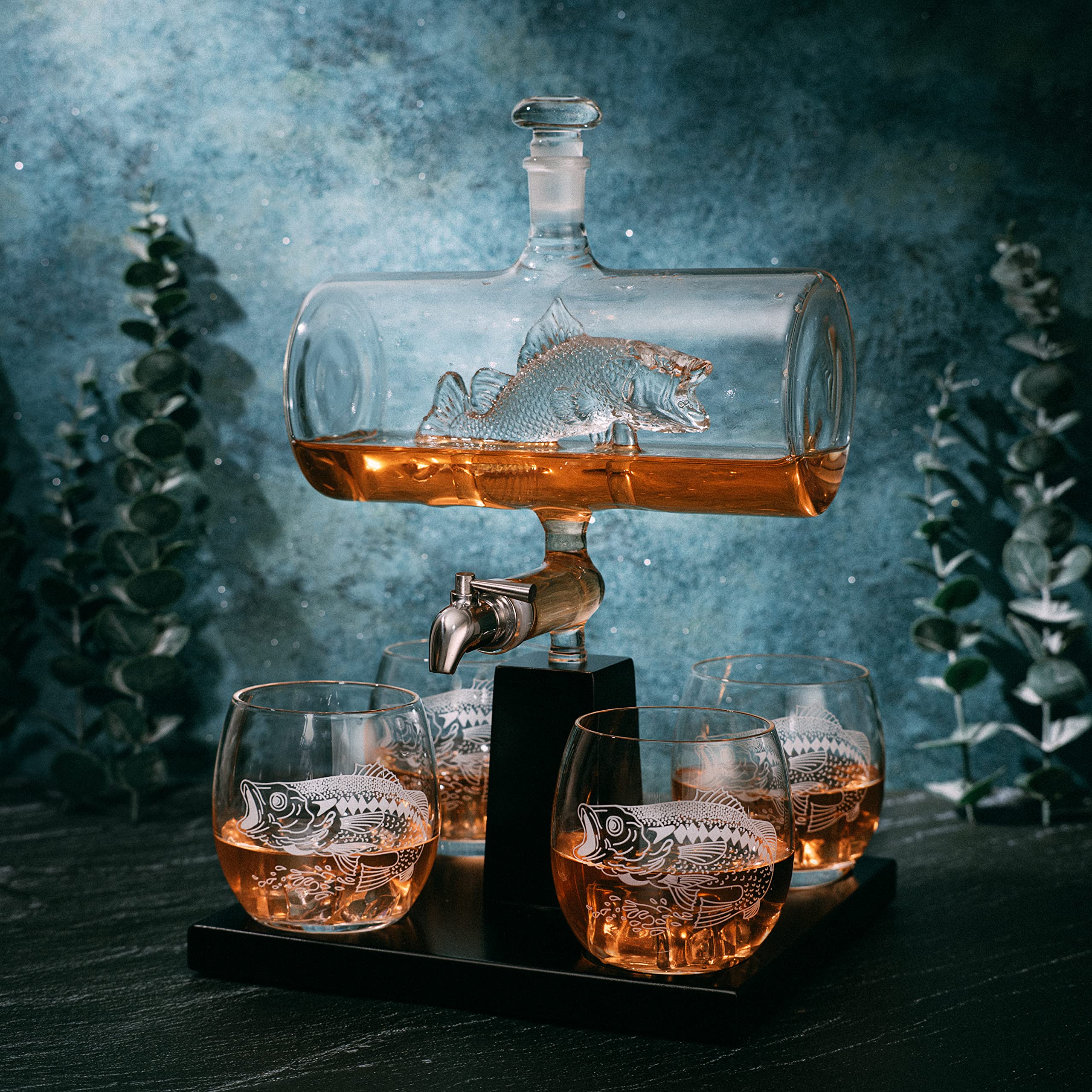 Premium 1100ml Bass Fish Wine & Whiskey Decanter Set with 4 Matching Glasses - Unique Fishing & Boating Gift for Men, Scotch & Bourbon Drink Dispenser - Perfect for Father's Day, Birthday & Outdoor Enthusiasts