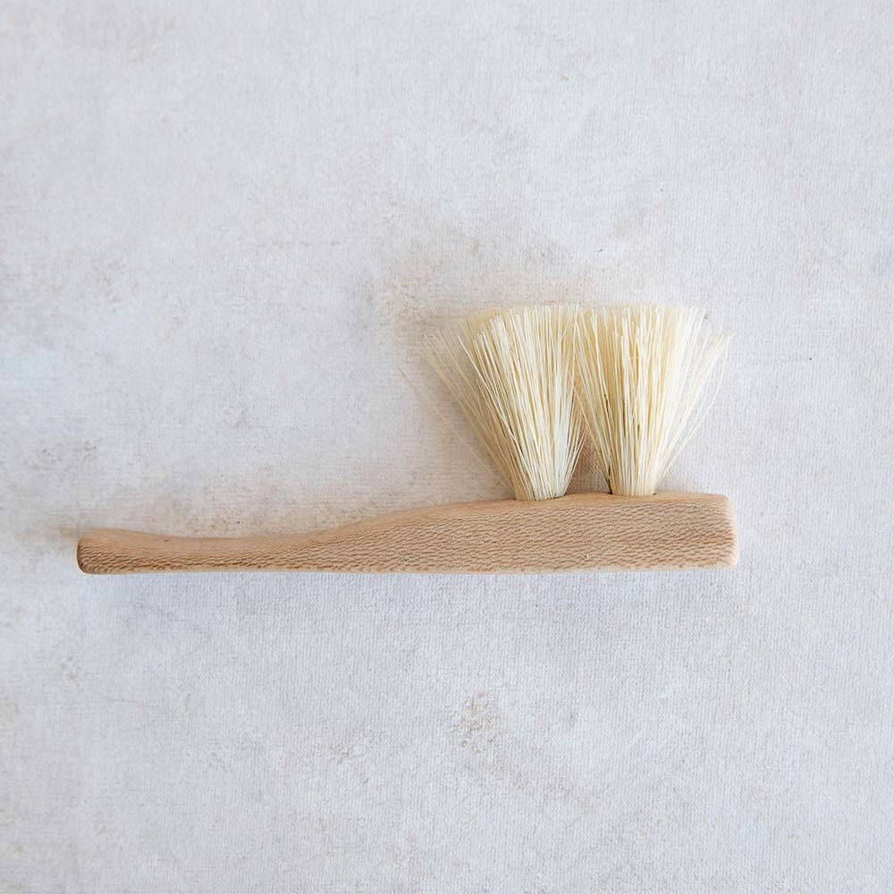 MT0958 Small Wooden Counter Brush - Natural Wood Handle for Kitchen, Bar, and Restaurant Cleaning - Perfect for Countertops, Tables, and Hard Surfaces