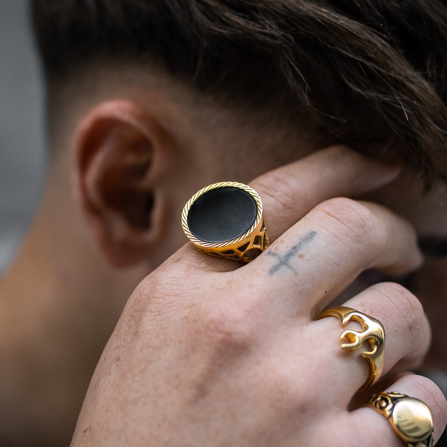 Onyx Sovereign Ring in Gold - Elegant Black Onyx Statement Ring for Men & Women - Perfect for Weddings, Parties & Formal Events