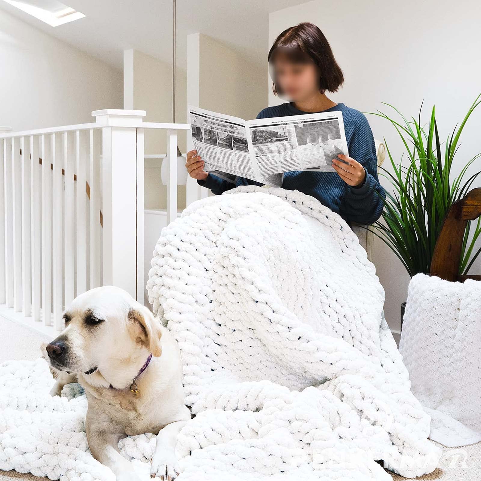 Chunky Knit Blanket Handmade - Super Soft & Warm Cable Knit Throw Blanket for Couch, Bed, Sofa - Fluffy Tightly Woven Home Decor Blanket - Perfect for Winter, Living Room, Bedroom - White, 47x59 Inches (120x150 cm)