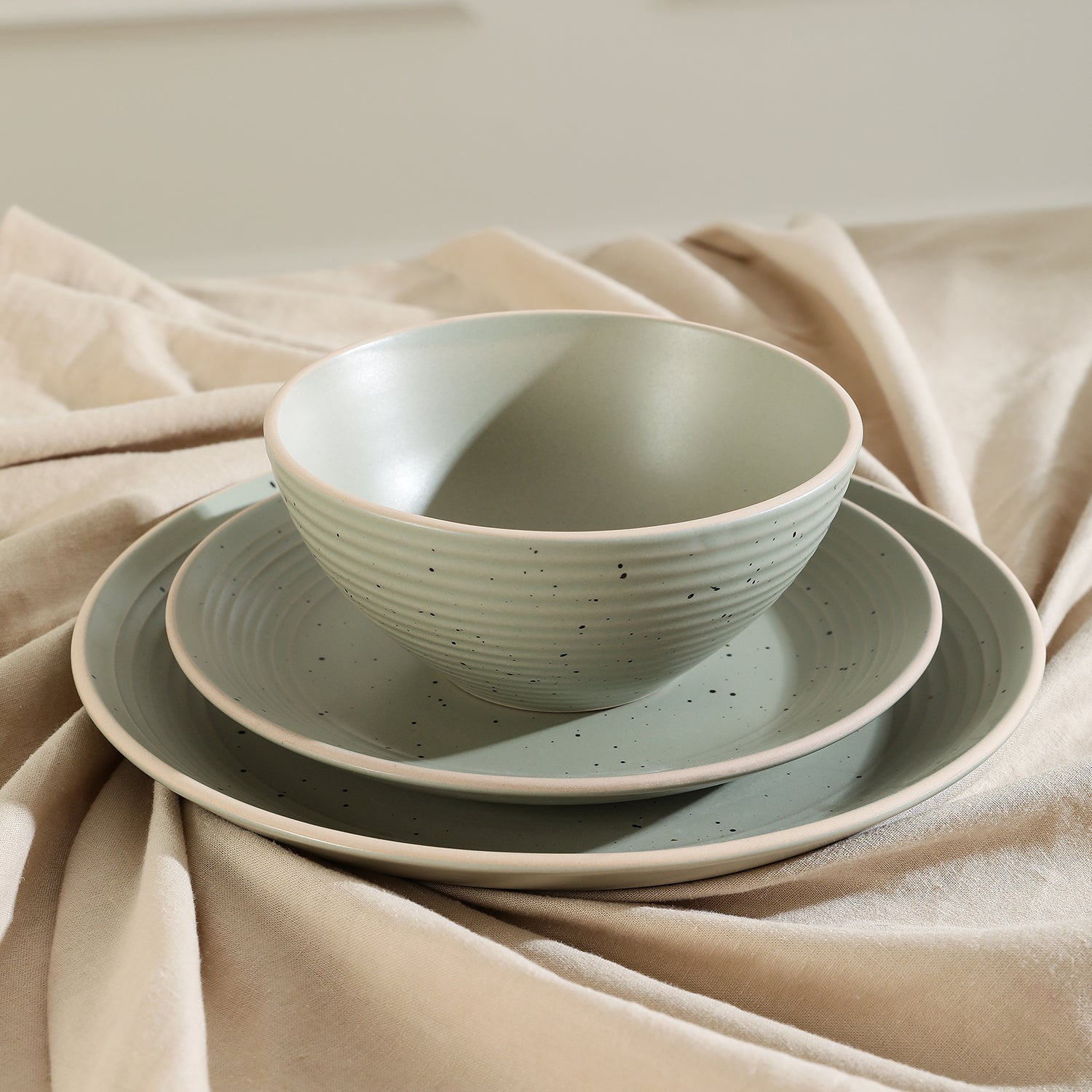 Premium Lauren Stoneware Dinnerware Set - Elegant Green 16-Piece Set for Everyday Dining & Entertaining | Durable & Stylish Tableware for Family Meals, Dinner Parties & Special Occasions