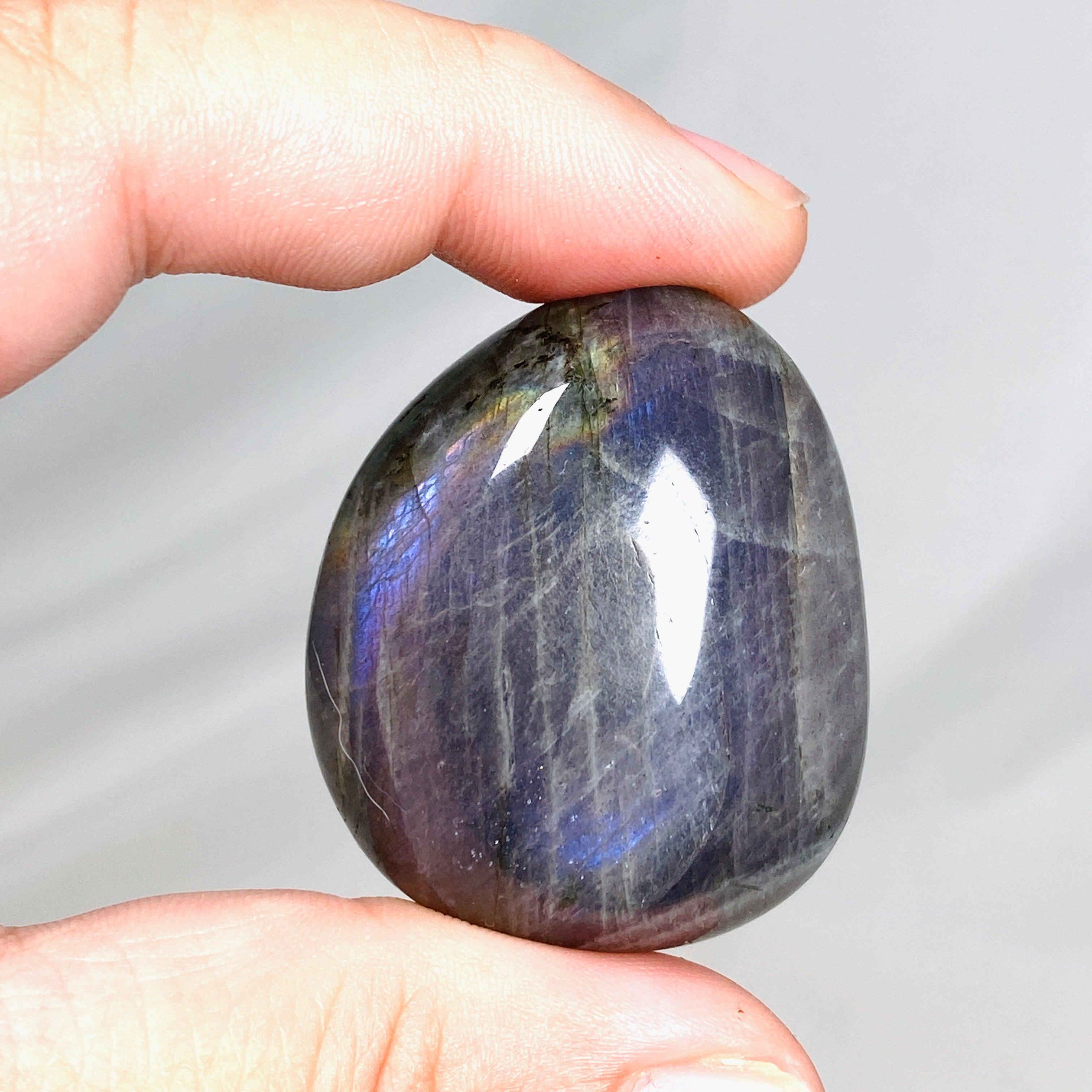 Natural Purple Labradorite Palm Stone - High Grade Healing Crystal for Meditation, Stress Relief & Energy Balancing - Perfect for Reiki, Yoga & Spiritual Practices