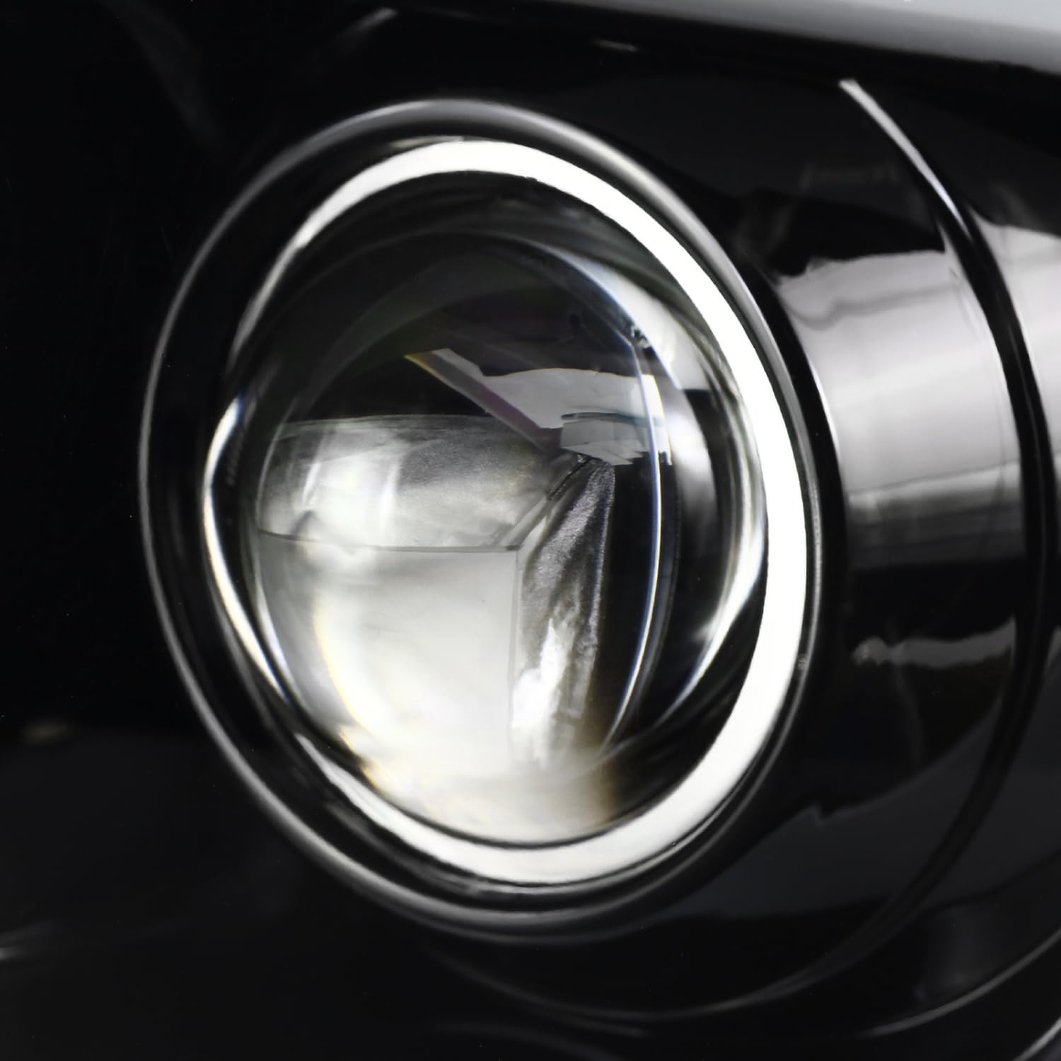 Spec-D Tuning Jet Black Projector Headlights with LED Light Bar - Compatible with 2014-2021 Toyota Tundra - Left & Right Pair Headlamp Assembly - Upgrade for Off-Road & Night Driving Visibility