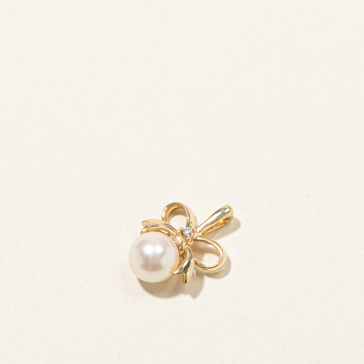 Exquisite 0.01ct Pearl & Diamond Ribbon Pendant Necklace - Elegant Jewelry Gift for Women - Perfect for Weddings, Anniversaries & Special Occasions