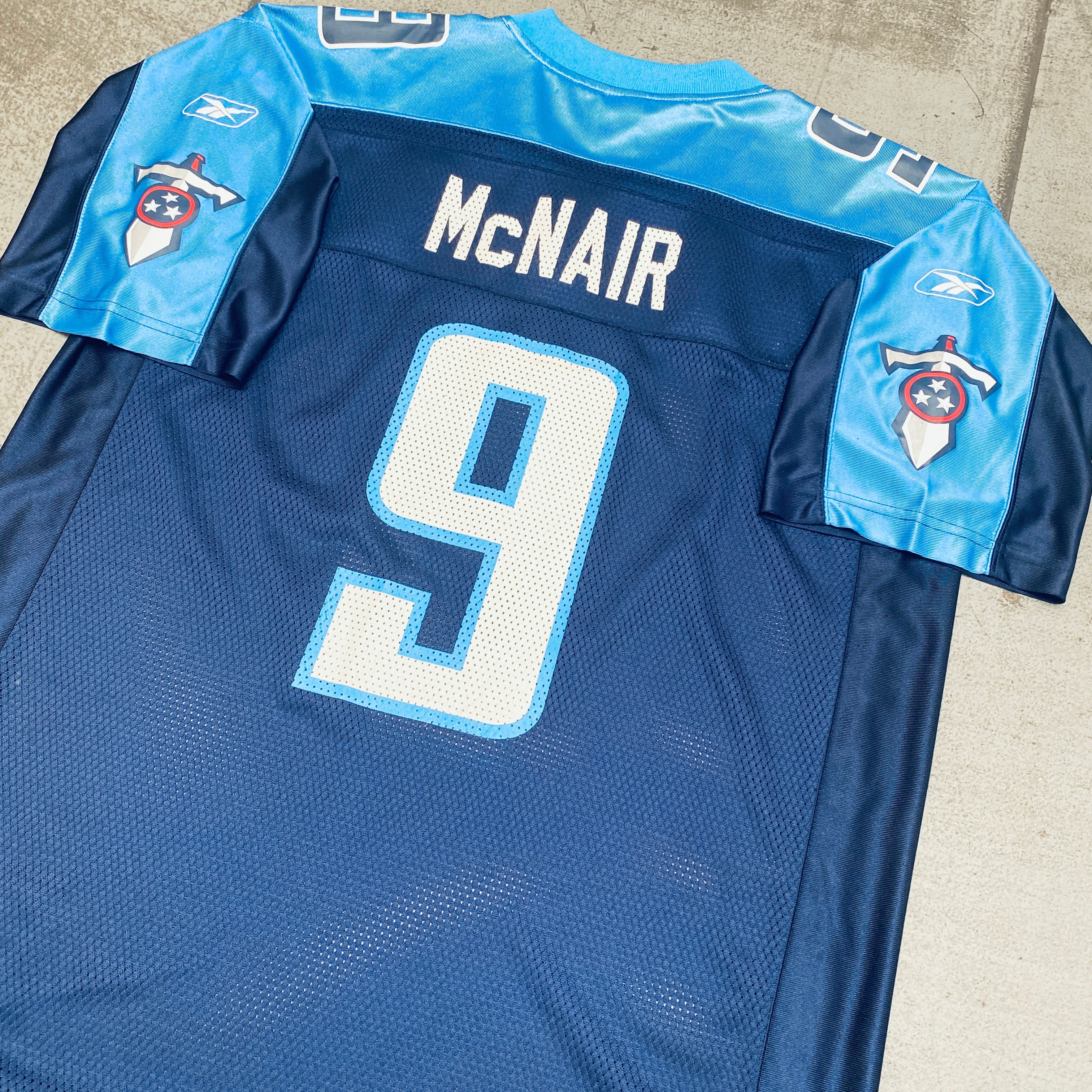 Tennessee Titans Steve McNair 2003-04 Jersey L/XL - NFL Football Fan Apparel for Game Day & Sports Events