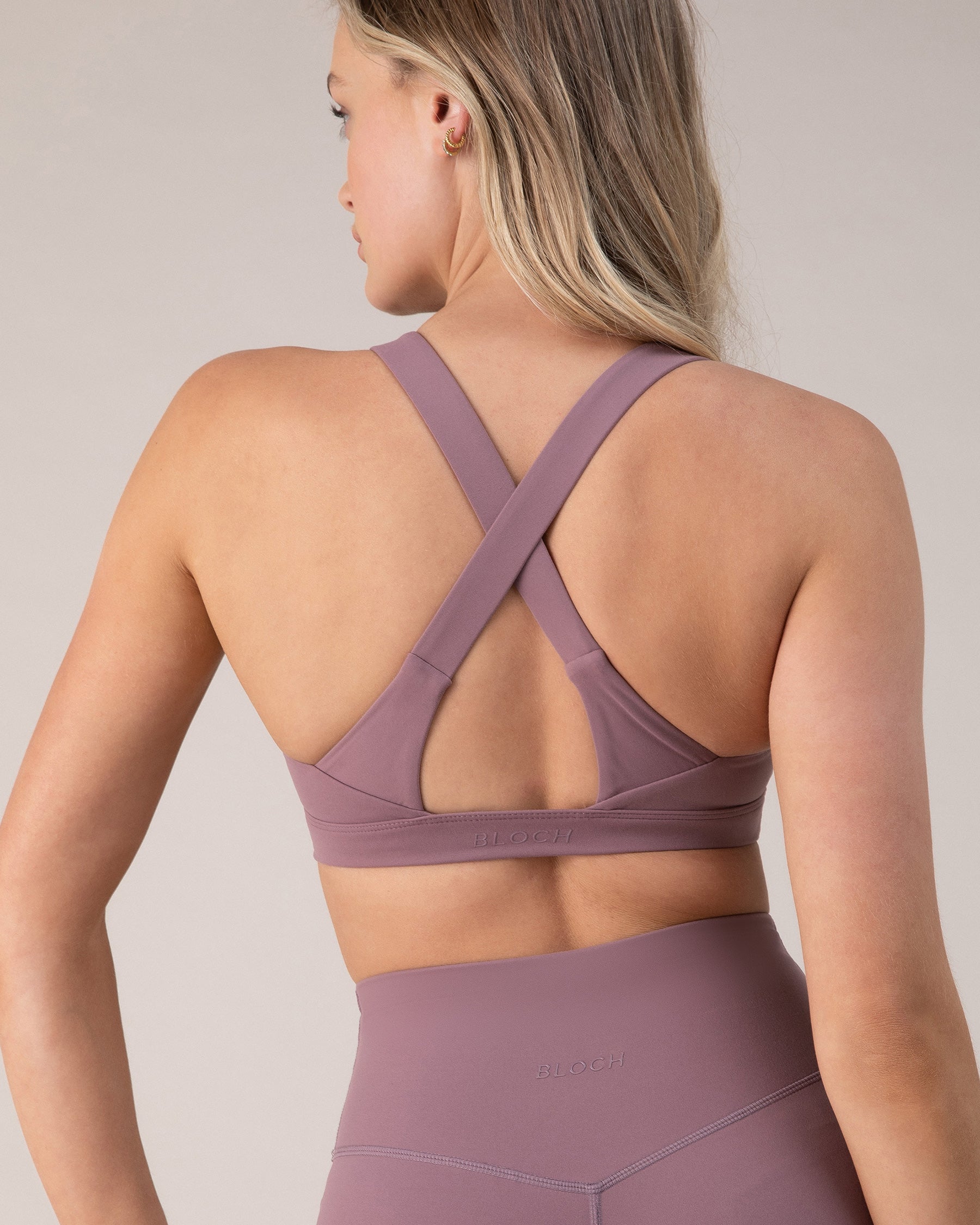 BLOCH Women's Criss Cross Sports Bra - Supportive Workout Top for Yoga, Running & Gym - Comfortable & Breathable Activewear