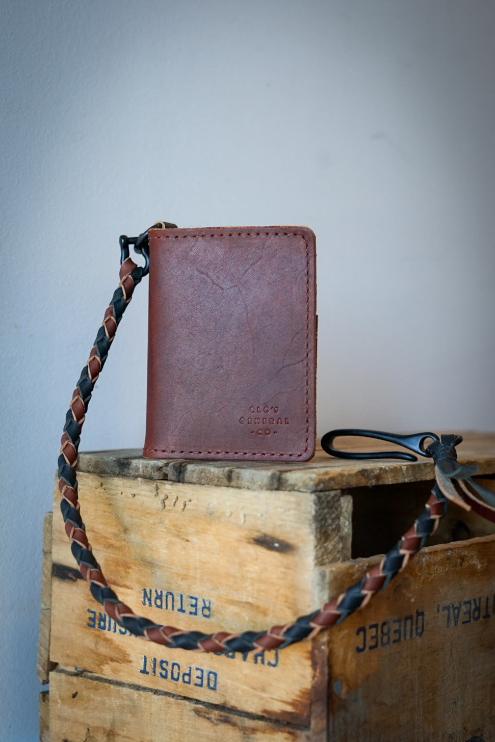 Mini Trucker Wallet with Braided Lanyard - Two Tone Oro Logger & Flat Black - Compact RFID Blocking Bifold Wallet for Men - Perfect for Travel, Work & Everyday Carry