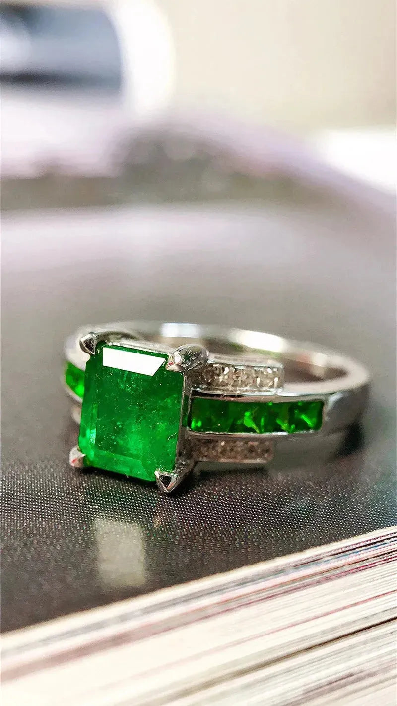 18K White Gold Emerald and Diamond Ring for Women | Minimalist Luxury Jewelry | Perfect for Parties, Weddings & Special Occasions