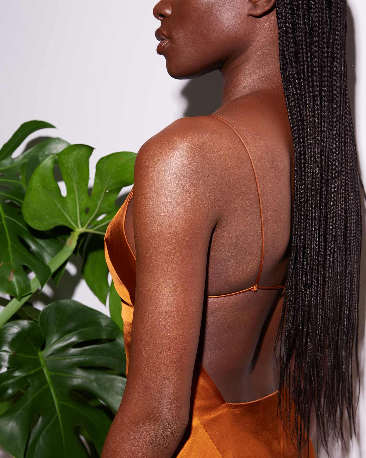 Body Sauce Body Luminizing Tint in Sinamon Sizzle - Hydrating Glow Oil for Legs, Shoulders & Décolleté - Perfect for Summer Glow, Beach Days & Special Occasions
