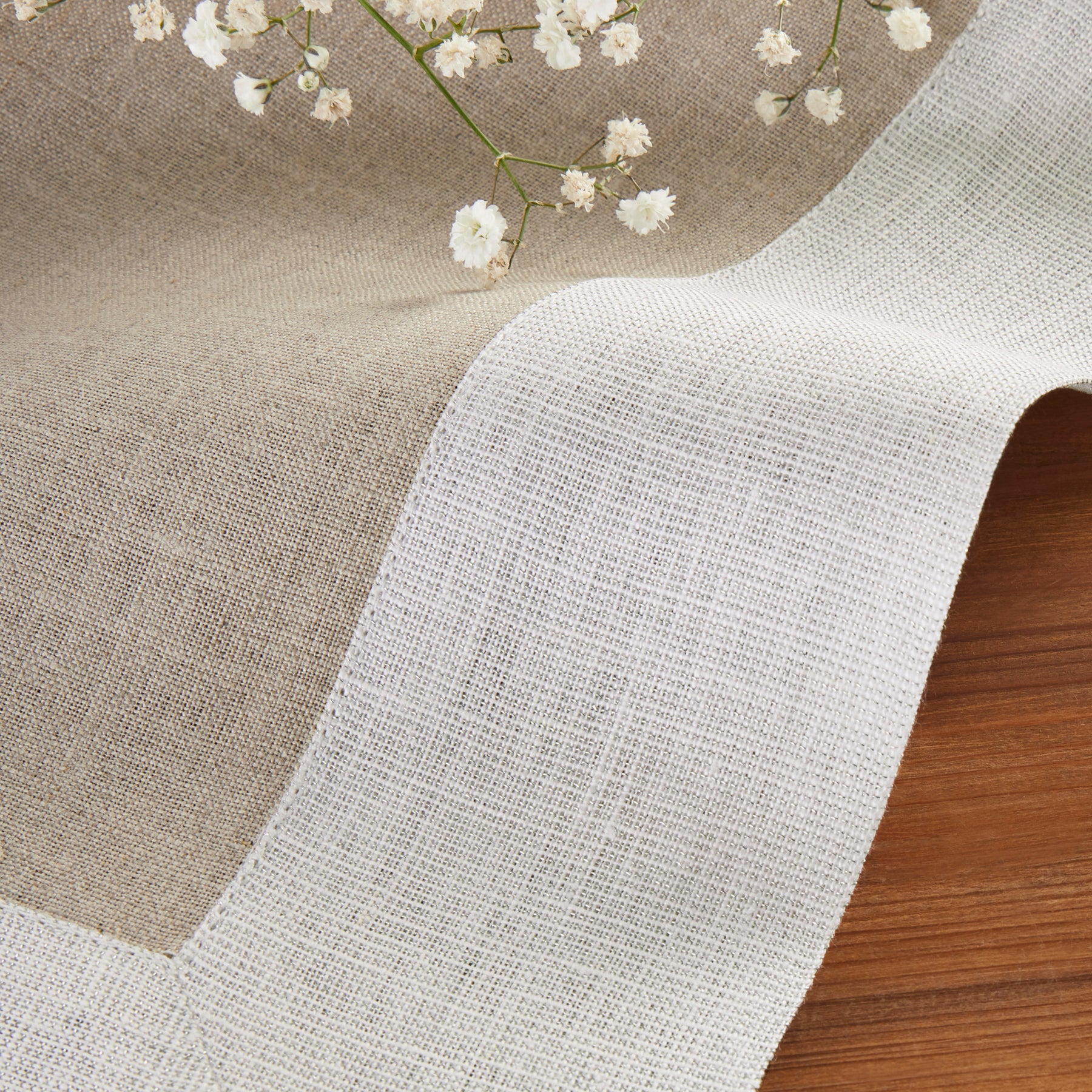 Festive Edge Tablecloth - Elegant Holiday Dining Decor for Christmas, Thanksgiving & Parties - Perfect for Home, Restaurants & Events