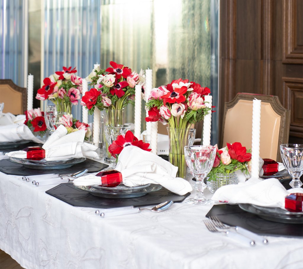 Elegant White & Silver Harcourt Tablecloth - Premium Dining Decor for Weddings, Parties & Holiday Gatherings