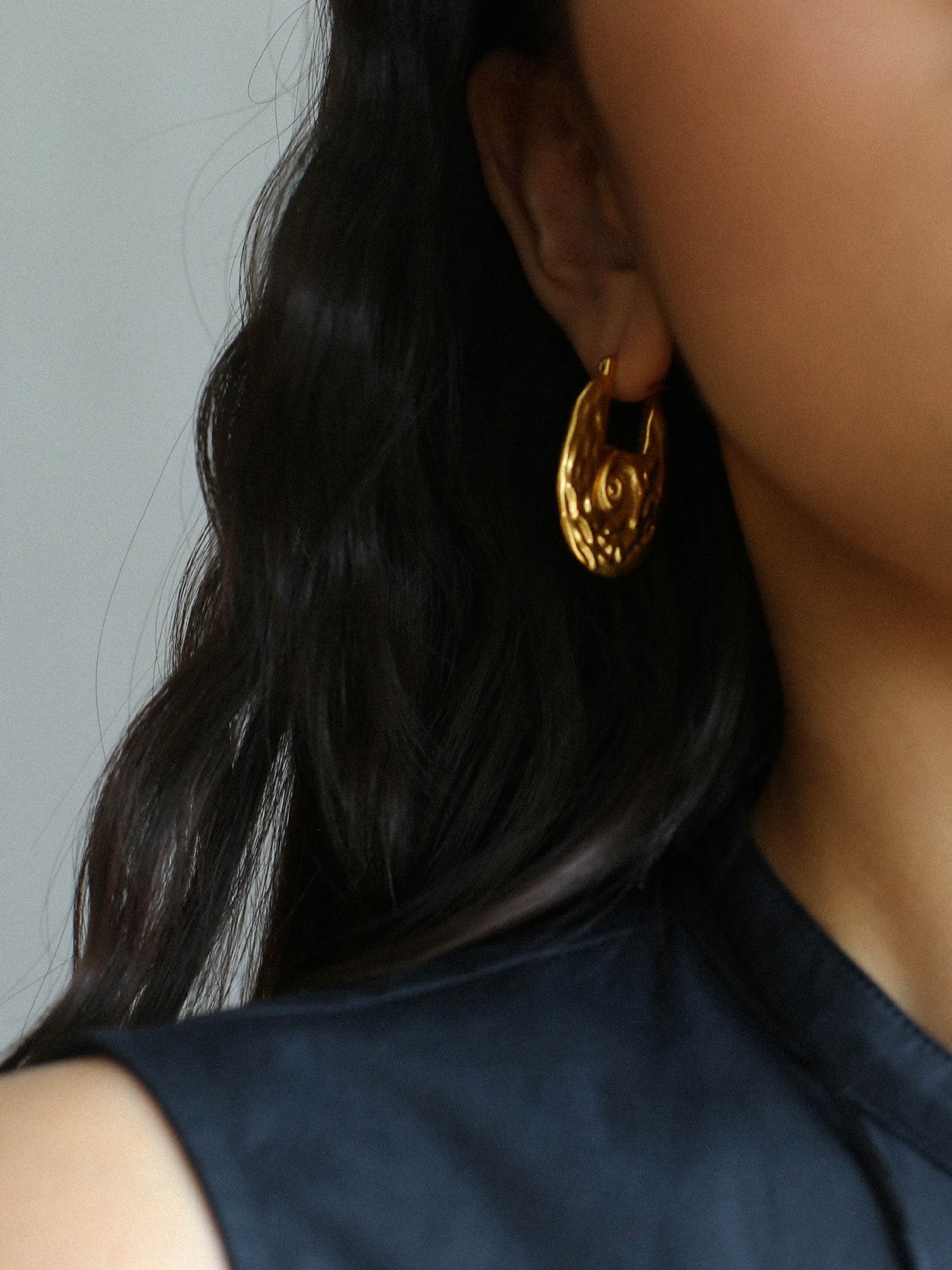Conch Texture Hoop Earrings for Women - Trendy Seashell Design Stainless Steel Dangle Earrings - Perfect for Beach Vacations, Summer Outfits & Boho Style Accessories