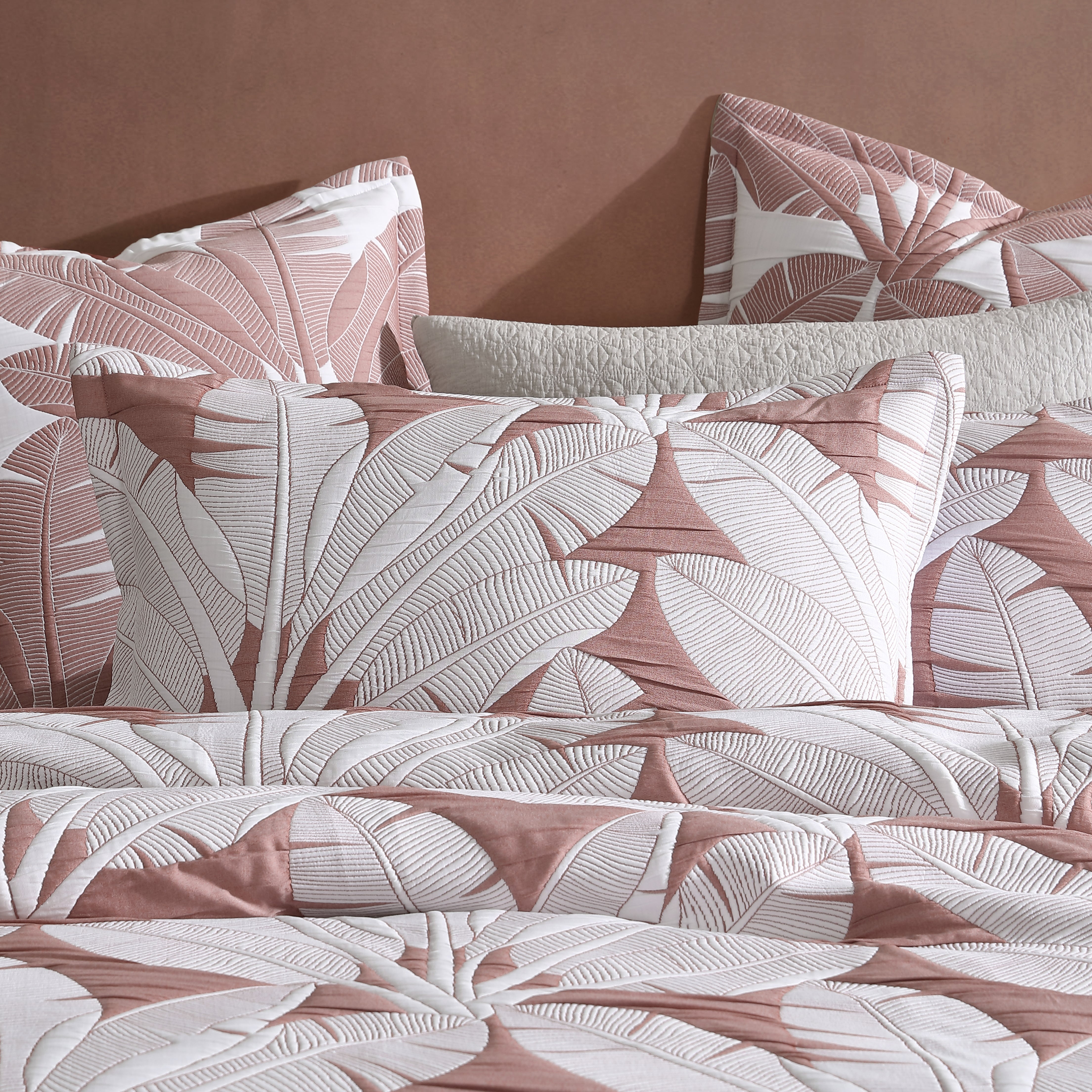 Luxury Lagos Aragon Quilt Cover Set - King Size Bedding by Logan & Mason Platinum - Premium Cotton Quilt Cover for Master Bedroom & Guest Room Decor