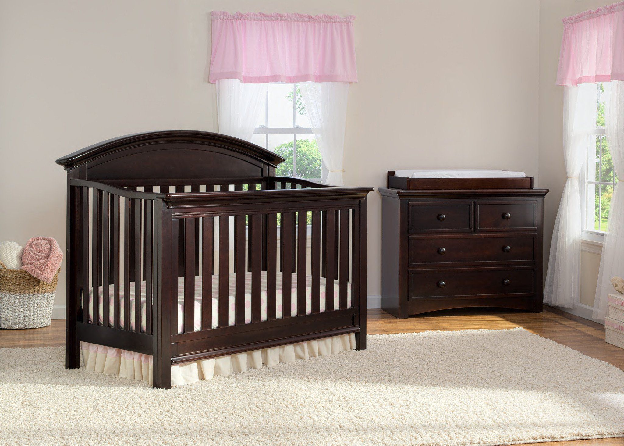 Aberdeen 4-in-1 Convertible Baby Crib - Toddler Bed, Daybed & Full-Size Bed with Safety Rails - Perfect for Nursery, Bedroom & Guest Room